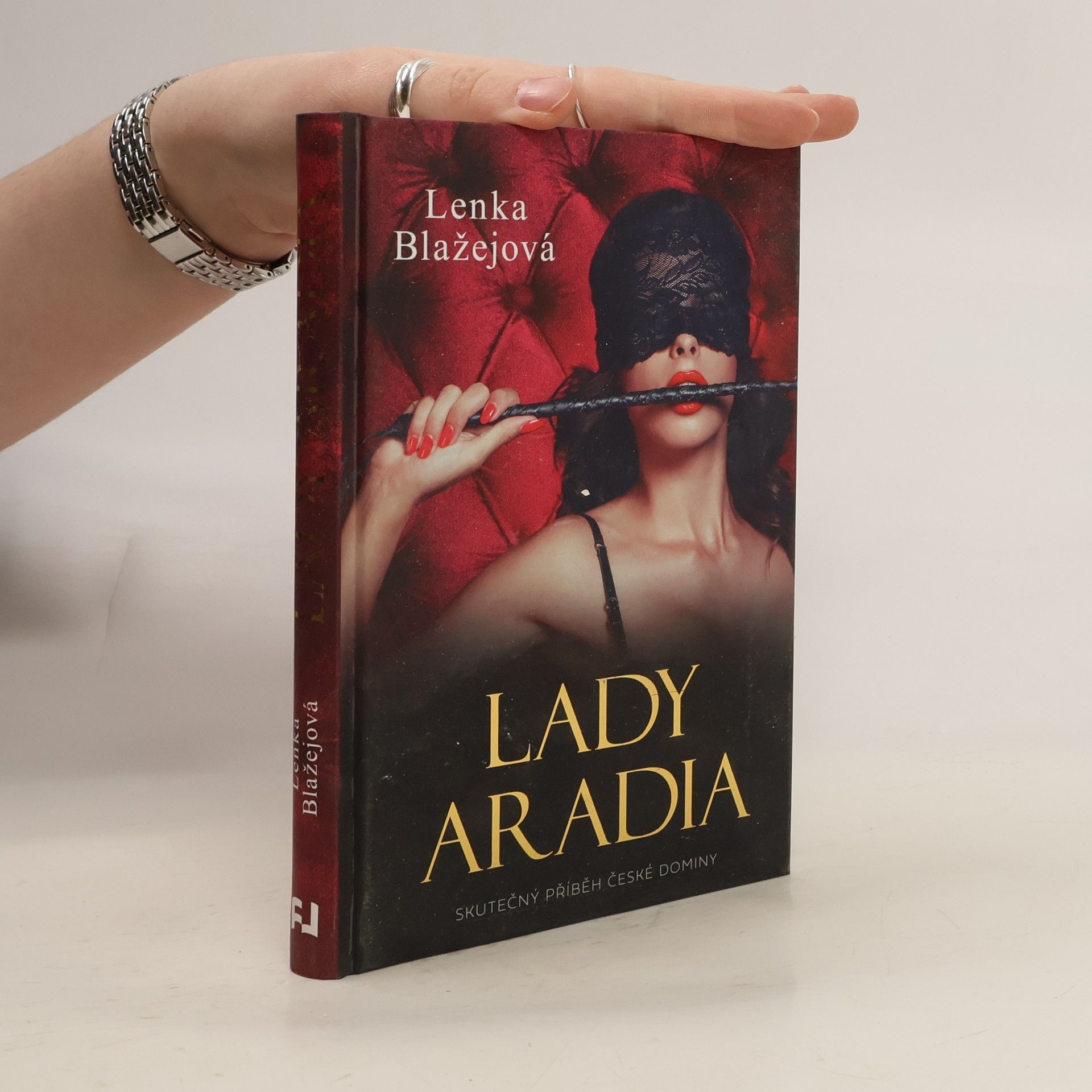 Lady Aradia. Skutečný příběh české dominy