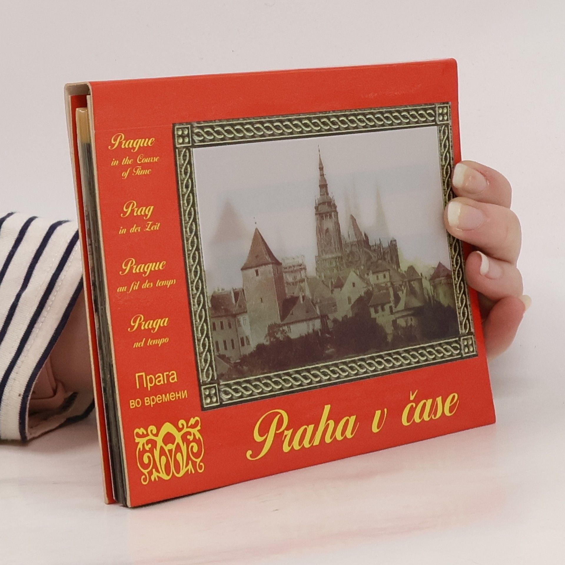 AA.VV. Praha v čase