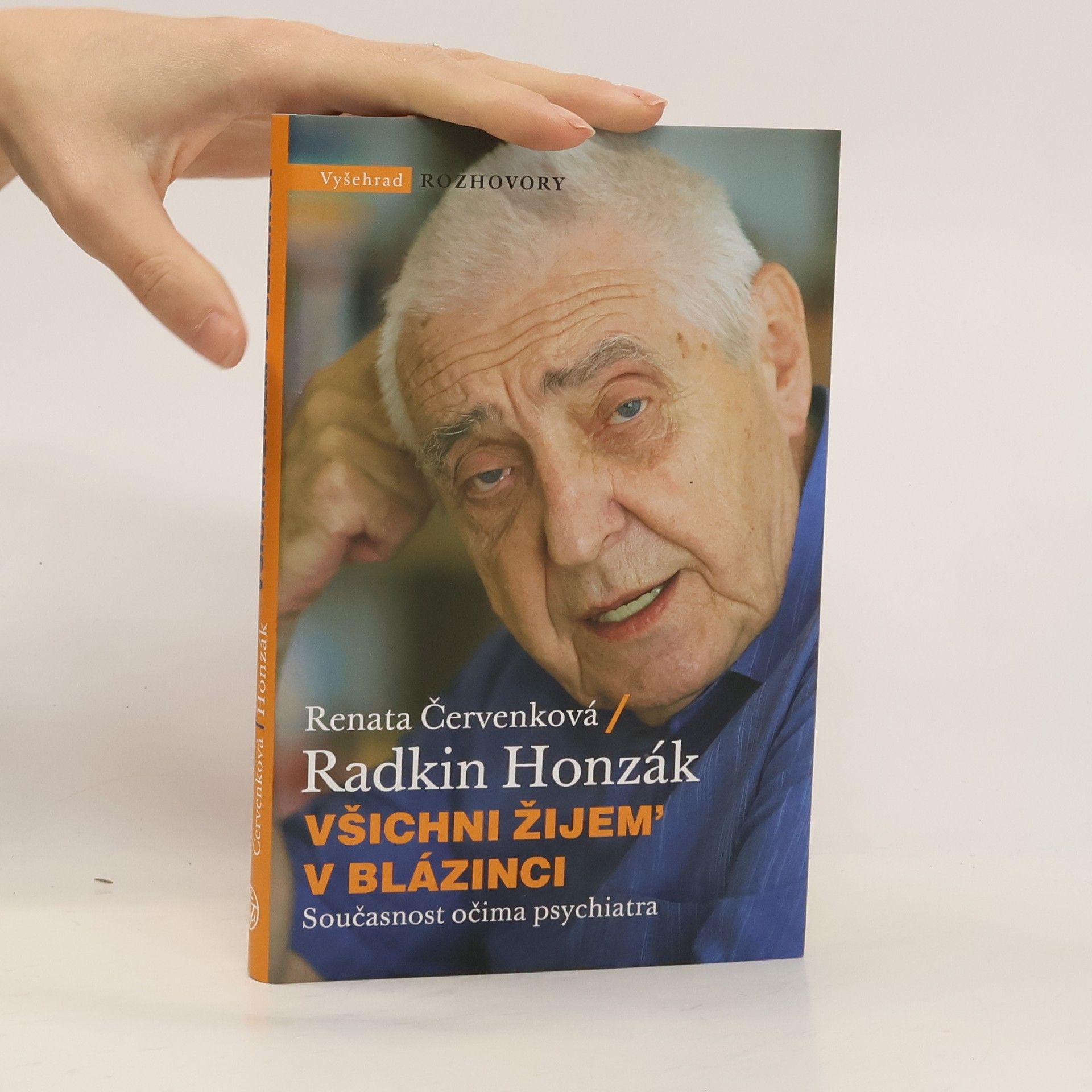 Všichni žijem' v blázinci