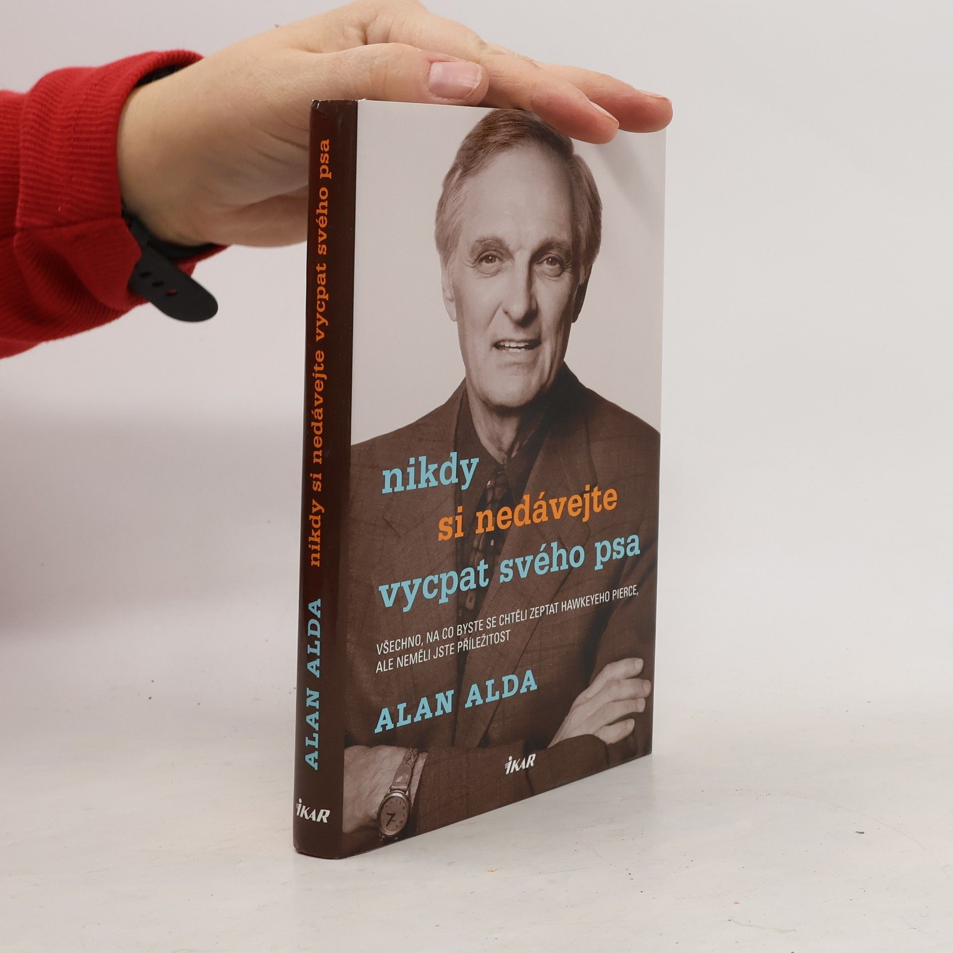 Alan Alda Nikdy si nedávejte vycpat svého psa: Všechno, na co byste se chtěli zeptat Hawkeyeho Pierce, ale neměli jste příležitost