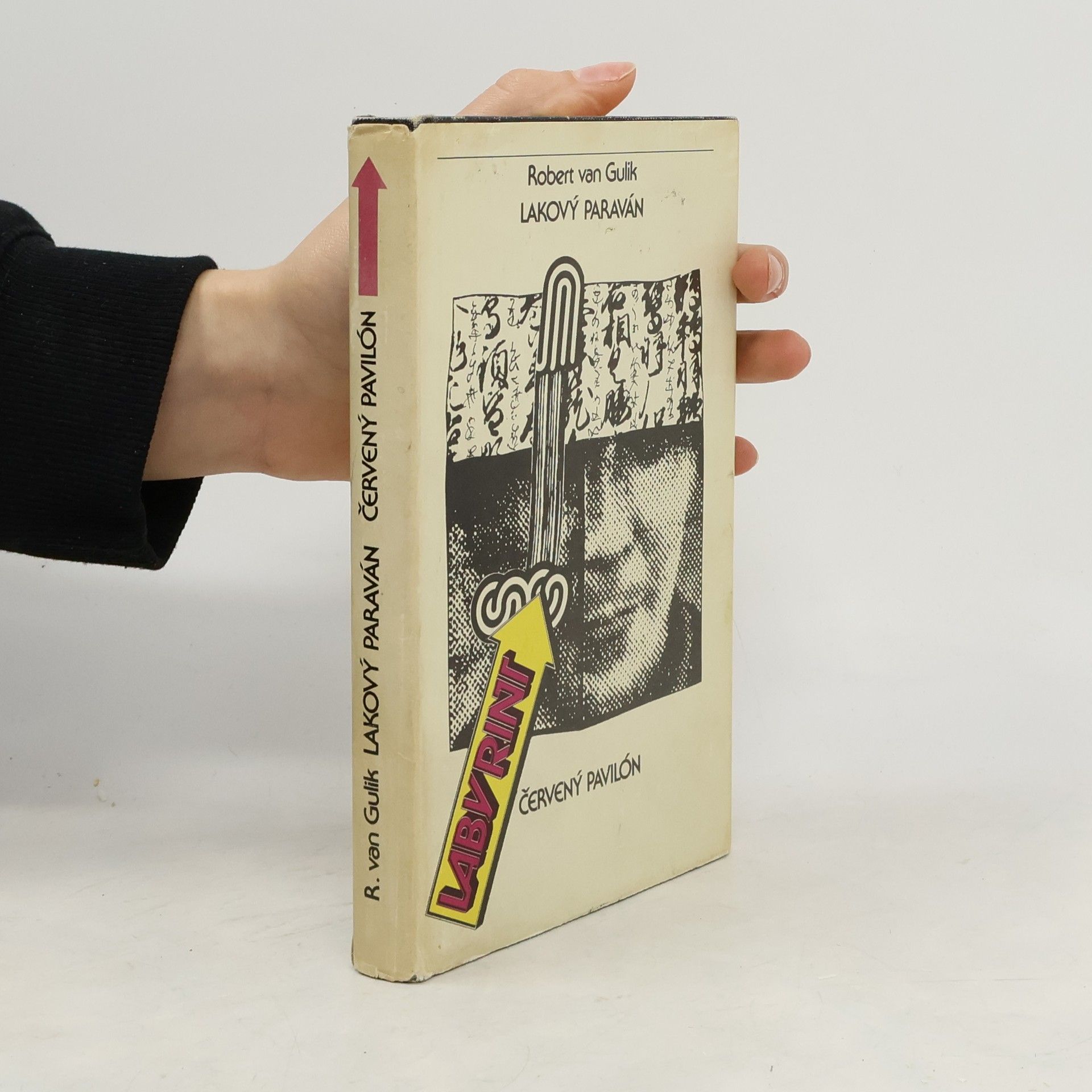 Robert van Gulik Lakový paraván. Červený pavilón