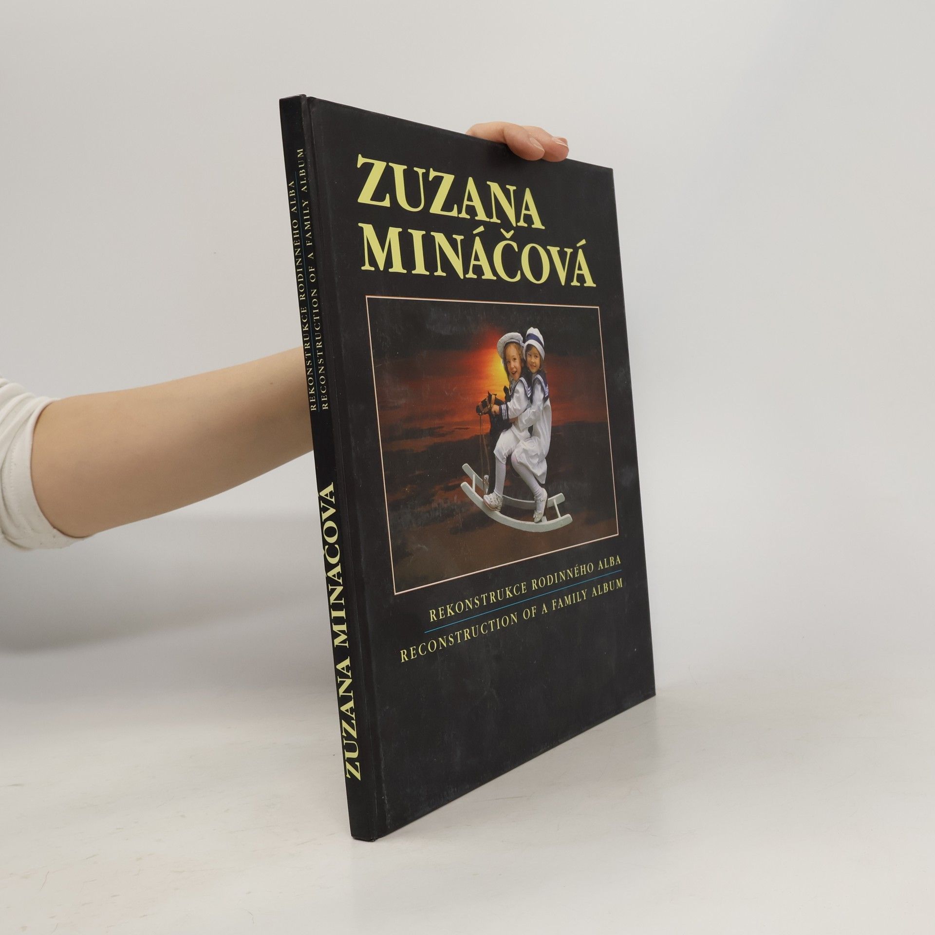 Zuzana Mináčová Rekonstrukce rodinného alba / Reconstruction of a family album