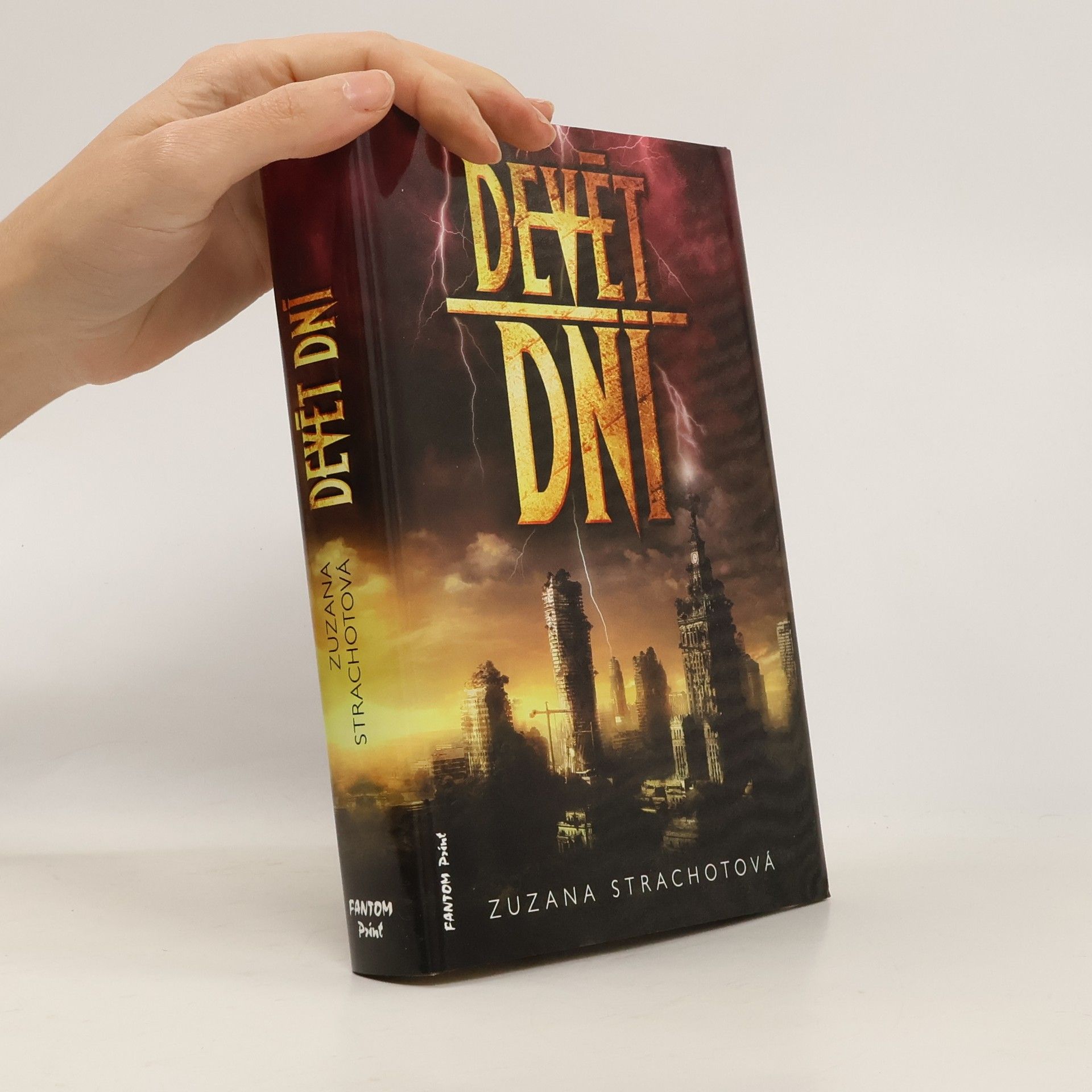 Zuzana Strachotová Devět dní