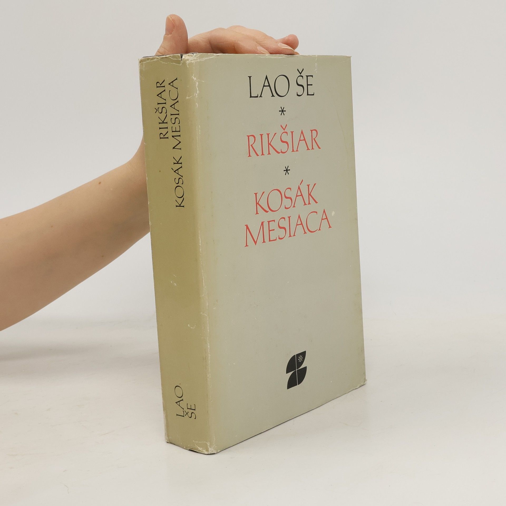 Lao Še Rikšiar. Kosák mesiaca