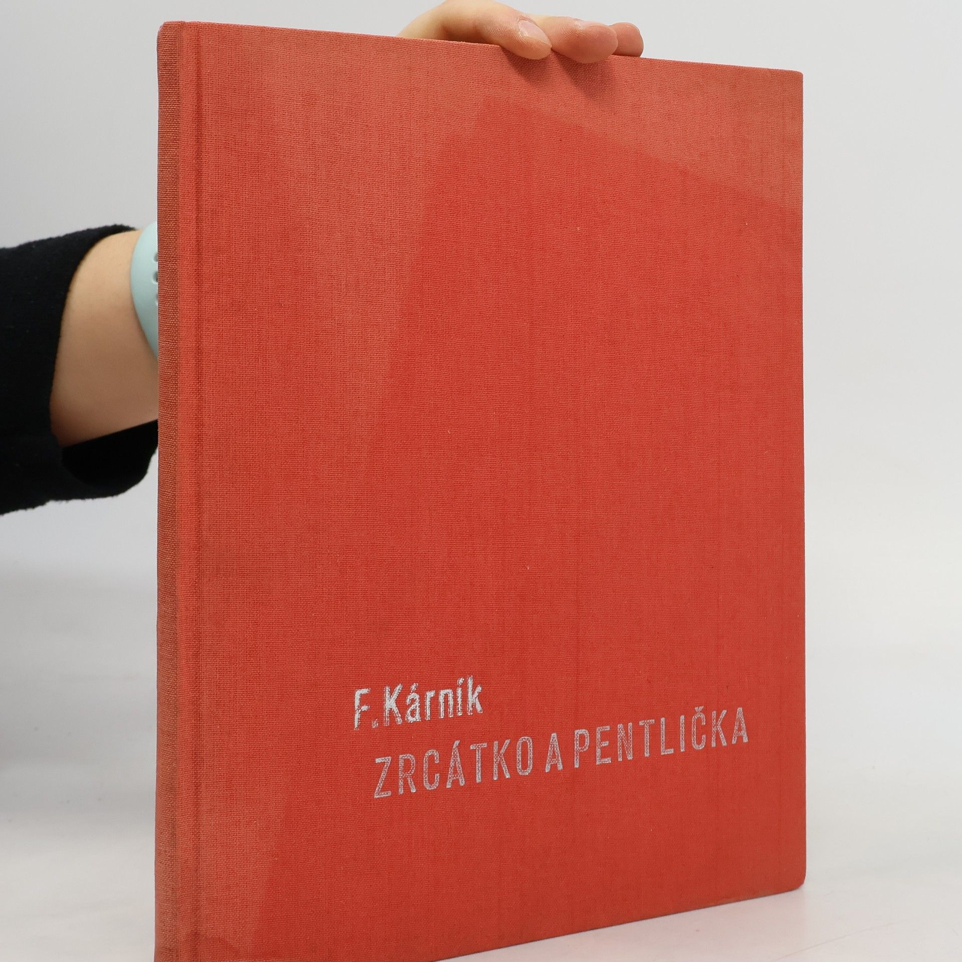 Zrcátko a Pentlička