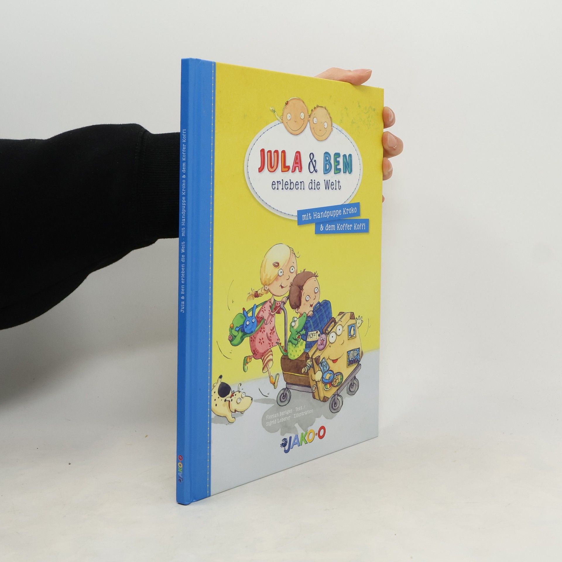 Florian Bertges Jula & Ben erleben die Welt mit Handpuppe Kroko & dem Koffer Koffi