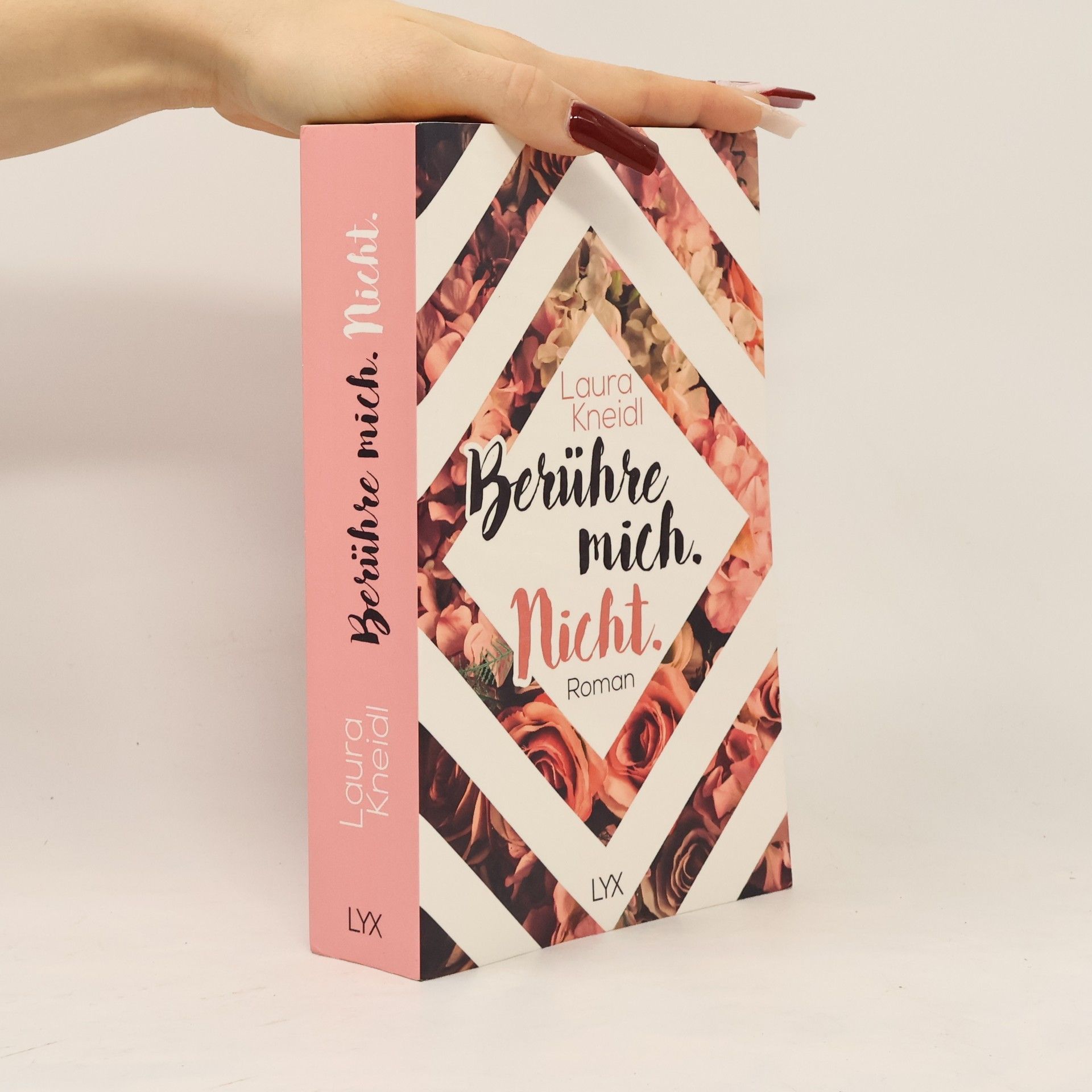 Laura Kneidl Berühre mich. Nicht.
