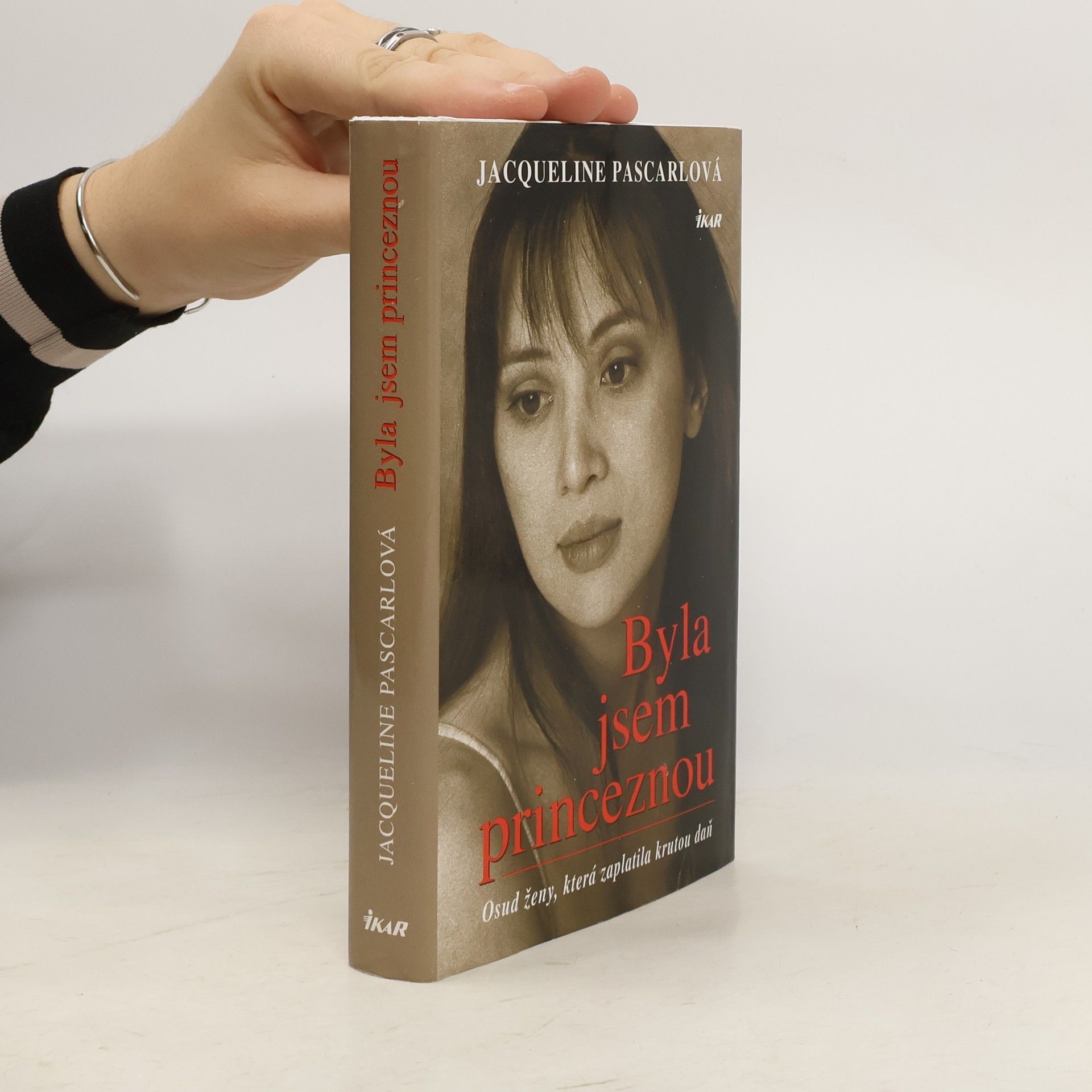 Jacqueline Pascarl Byla jsem princeznou. Osud ženy, která zaplatila krutou daň