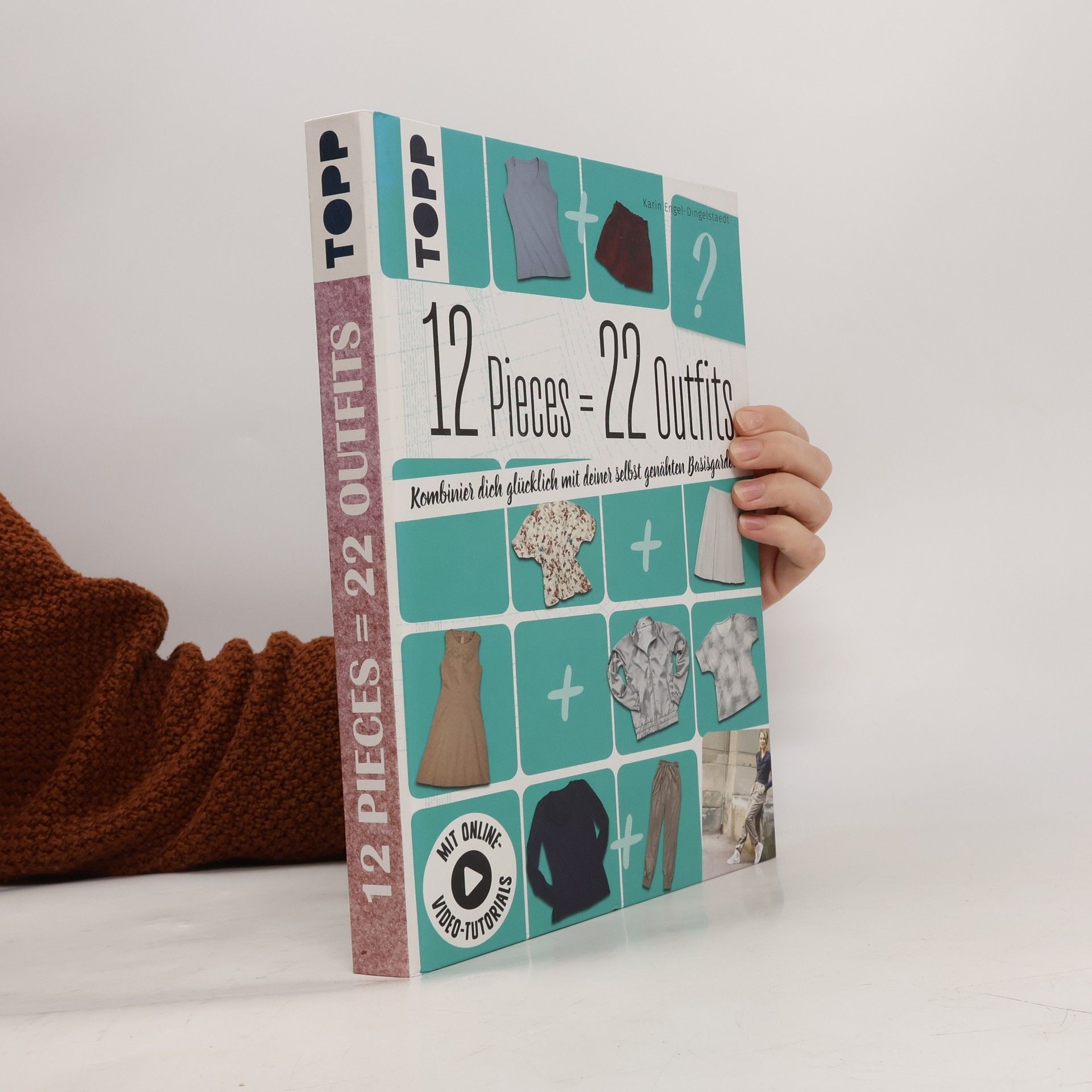 Karin Engel 12 Pieces §327 22 Outfits