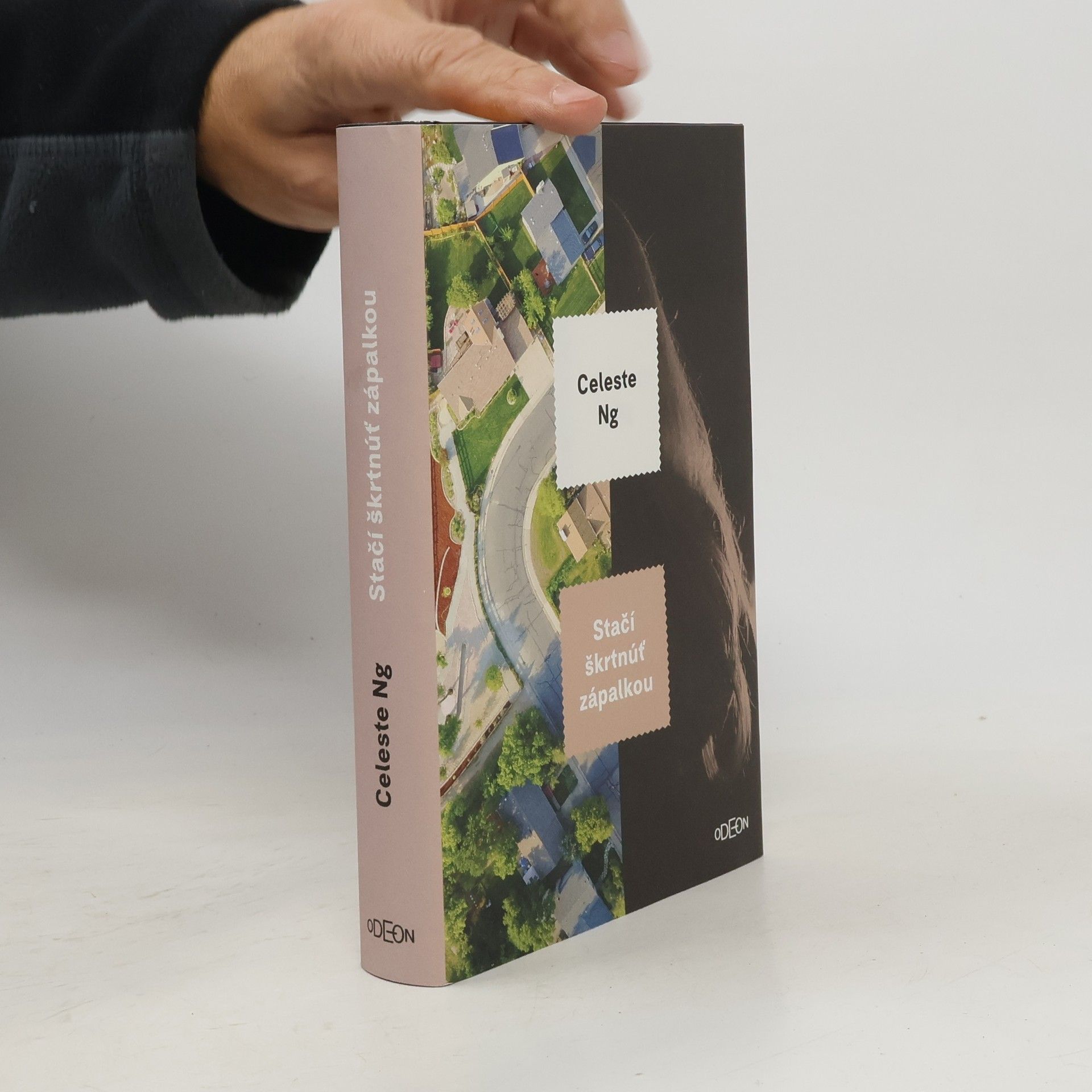 Celeste Ng Stačí škrtnúť zápalkou