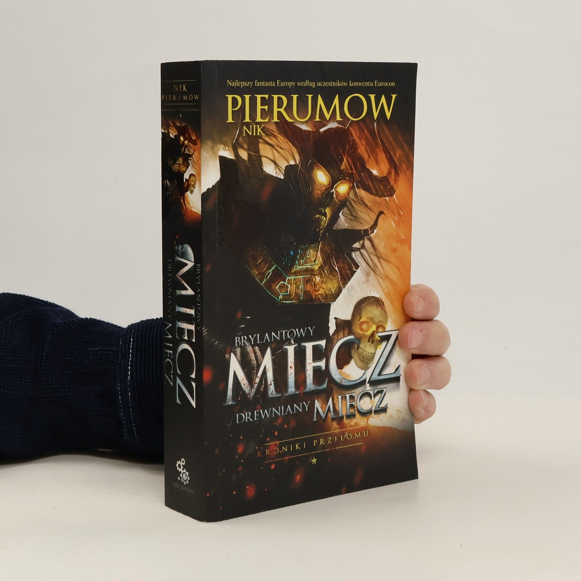 Rafał Dębski Brylantowy miecz, drewniany miecz