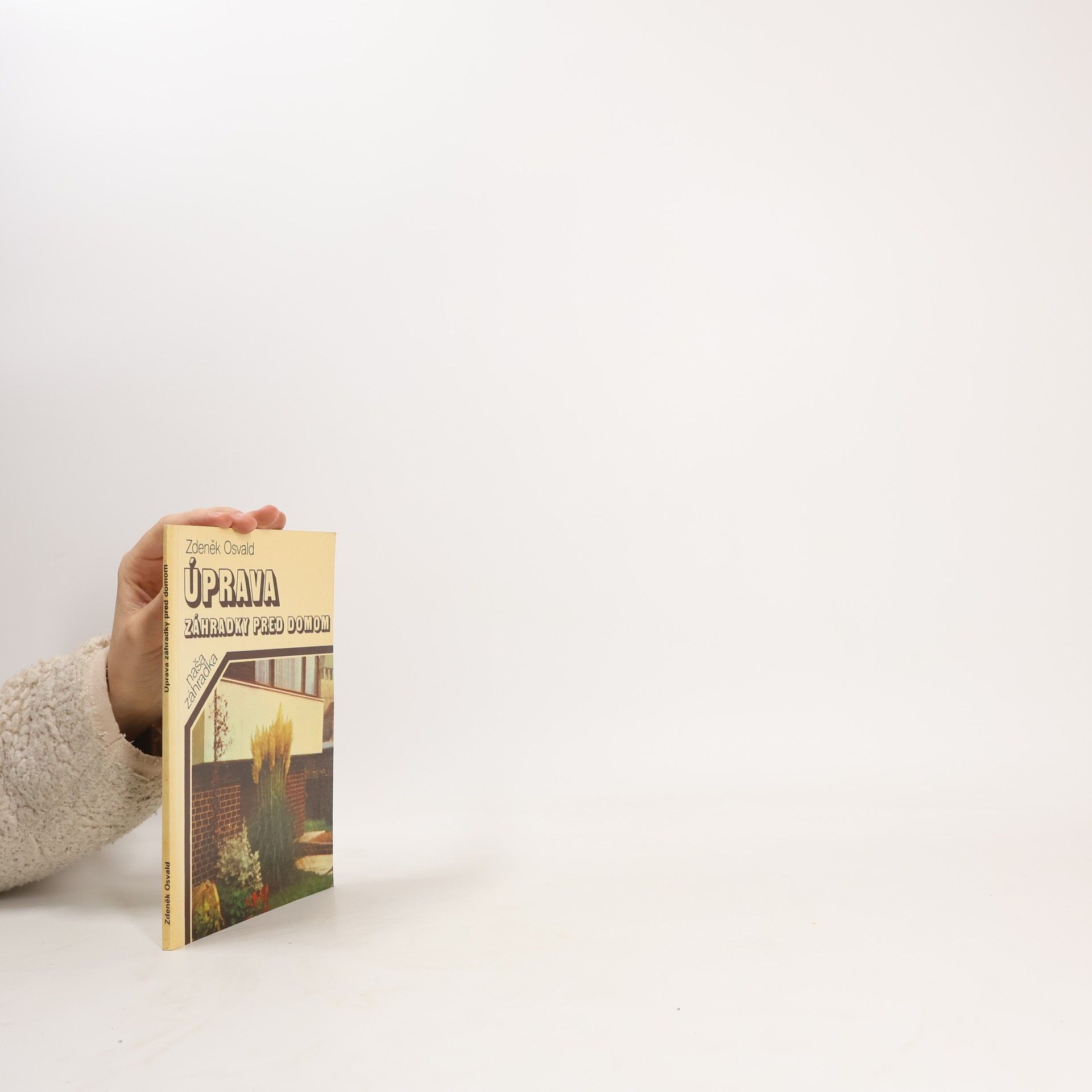 Úprava záhradky pred domom