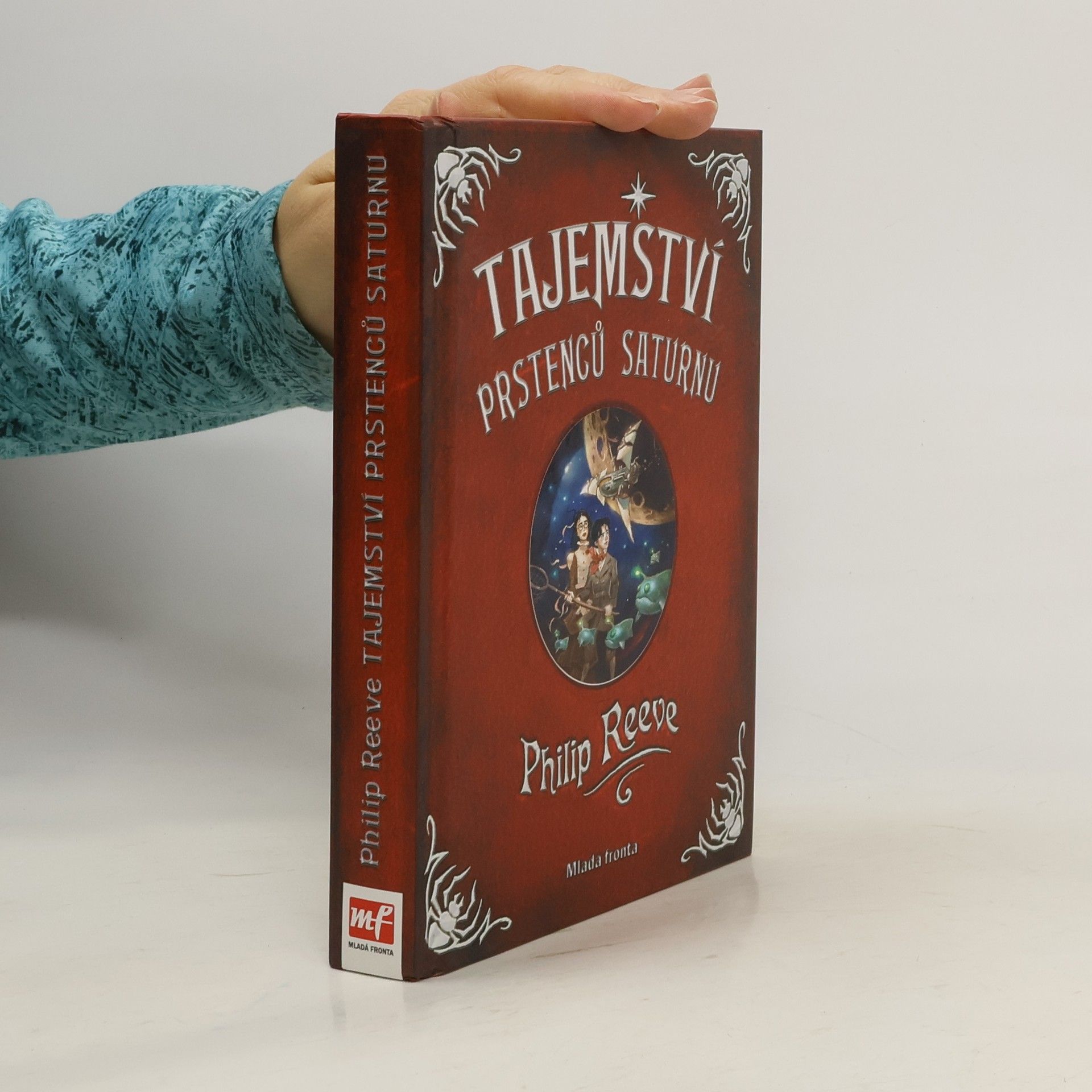 Philip Reeve Tajemství prstenců Saturnu: Dobrodružné vyprávění o nebezpečenství a odvaze v nejzazších koutech vesmíru