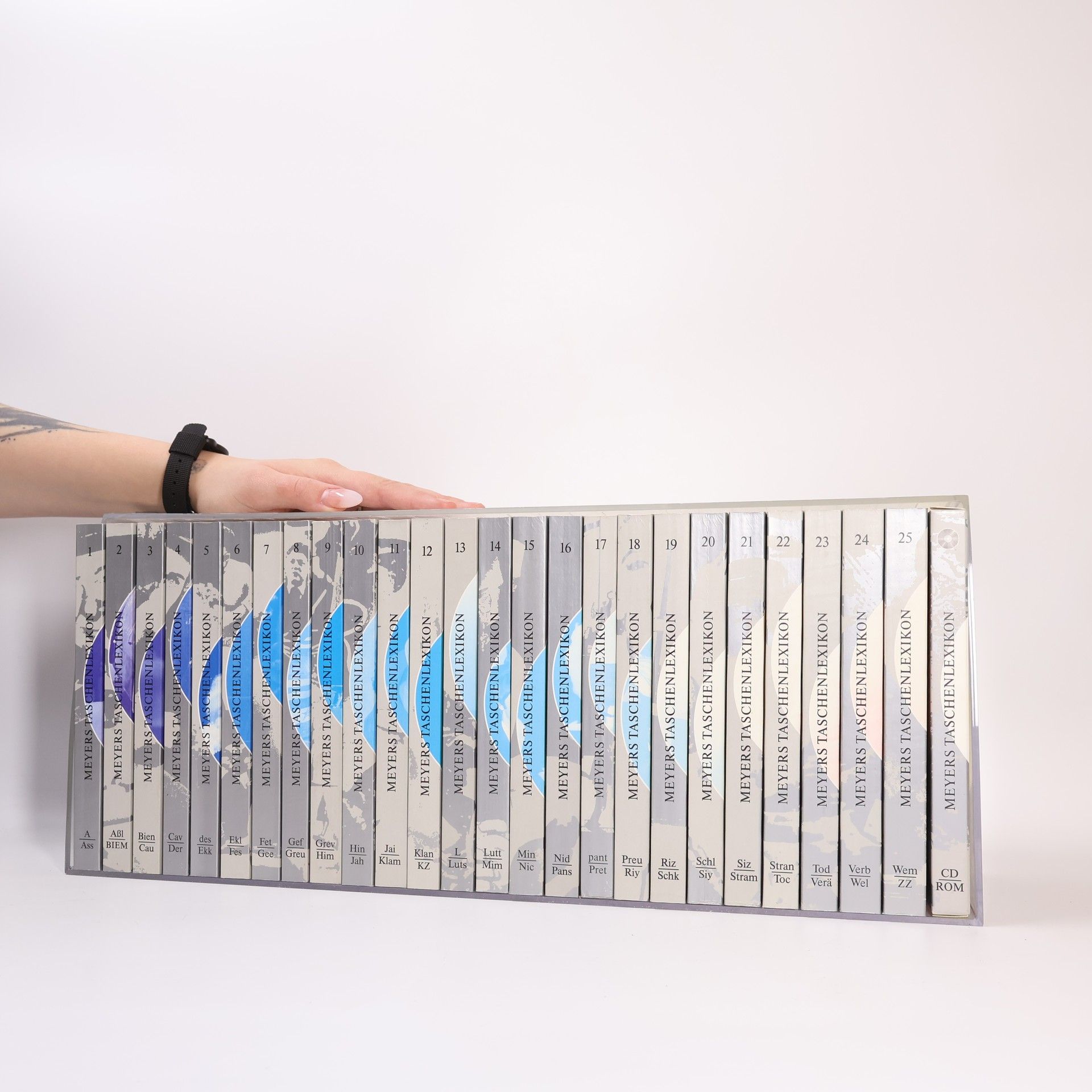 Meyers grosses Taschenlexikon in 25 Bänden. Band 1