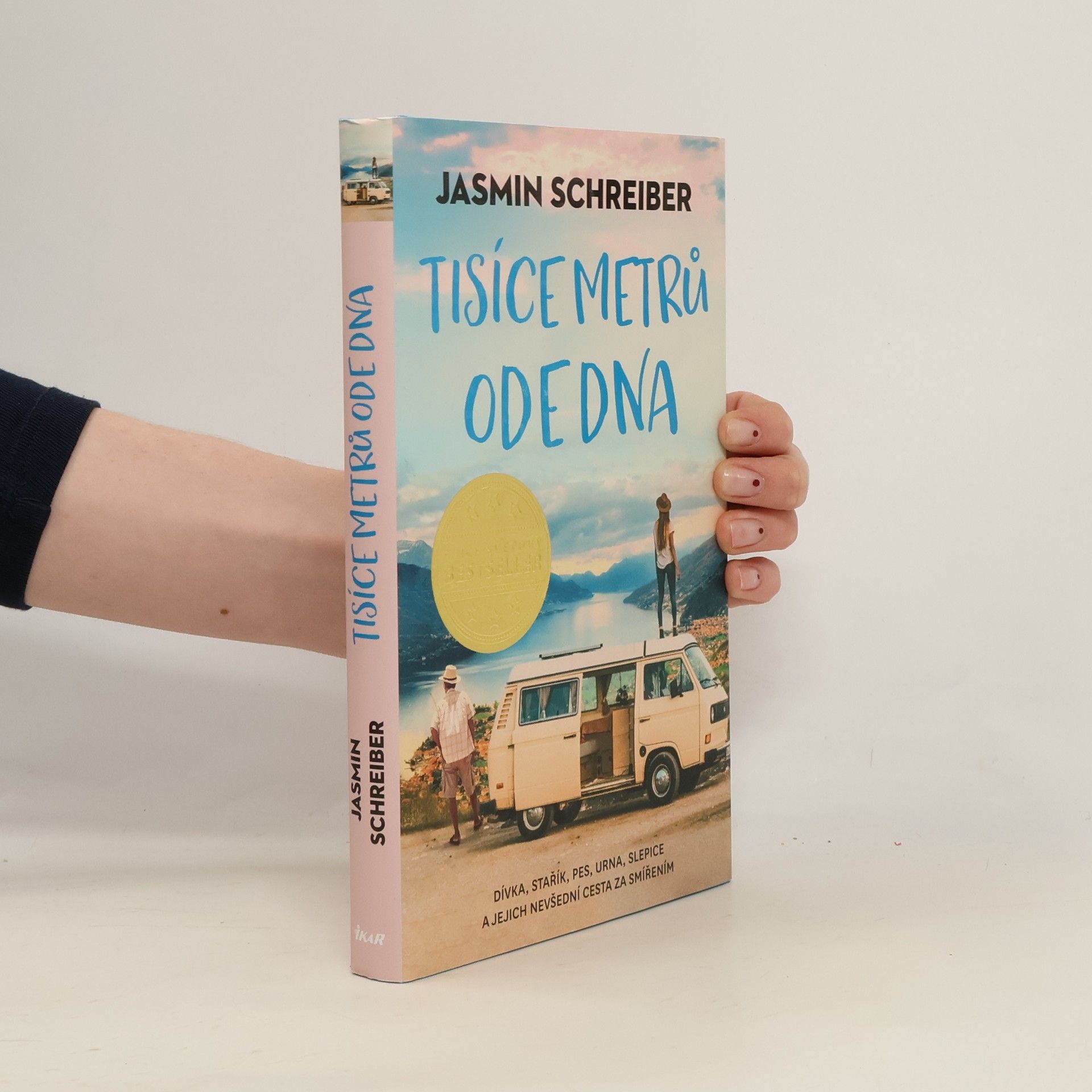 Tisíce metrů ode dna