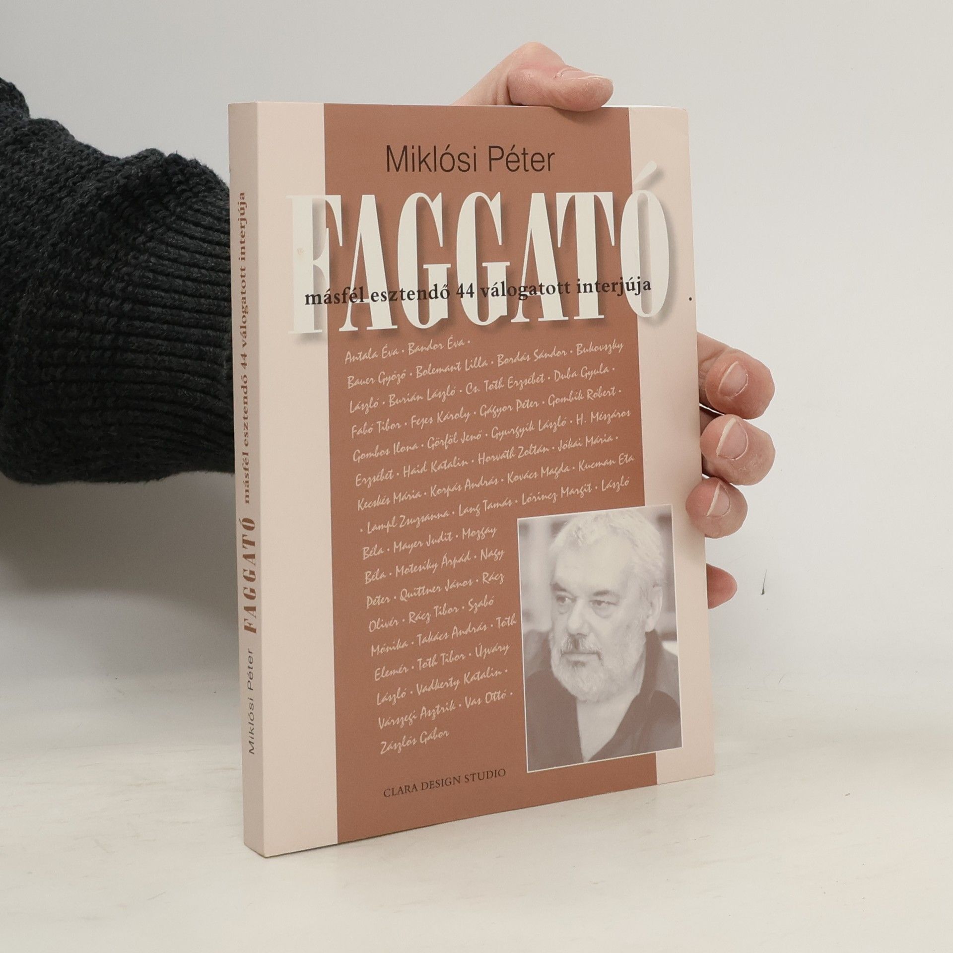 Faggató. Másfél esztendő 44 válogatott interjúra