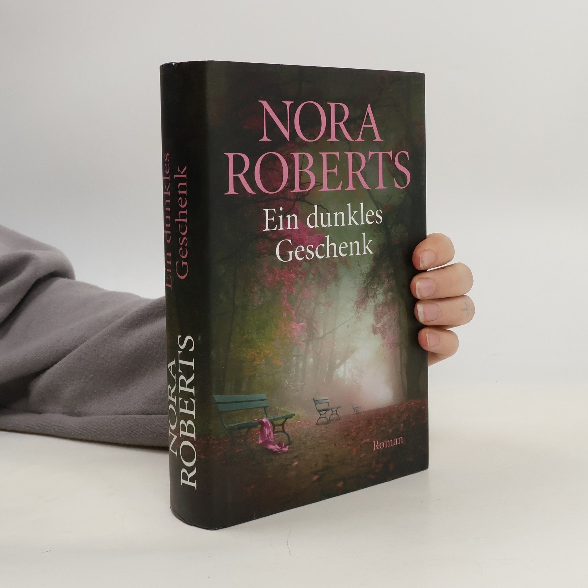 Nora Roberts Ein dunkles Geschenk