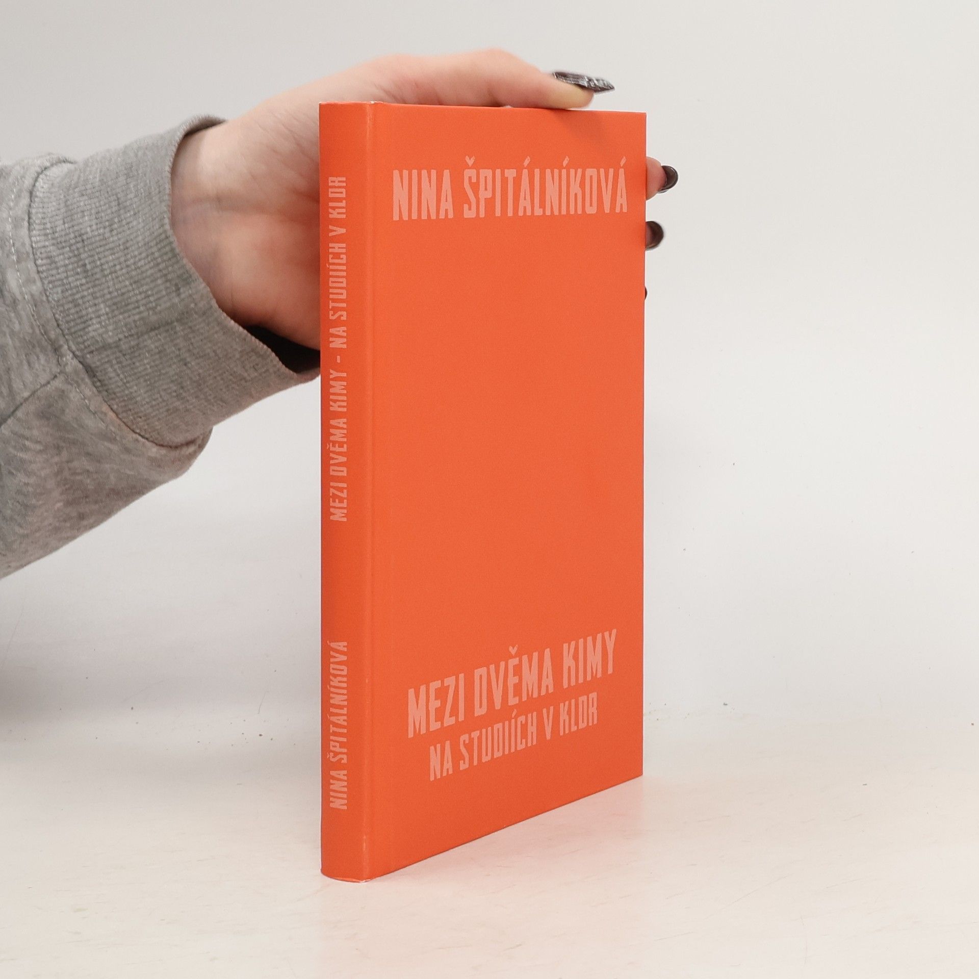 Nina Špitálníková Mezi dvěma Kimy. Na studiích v KLDR