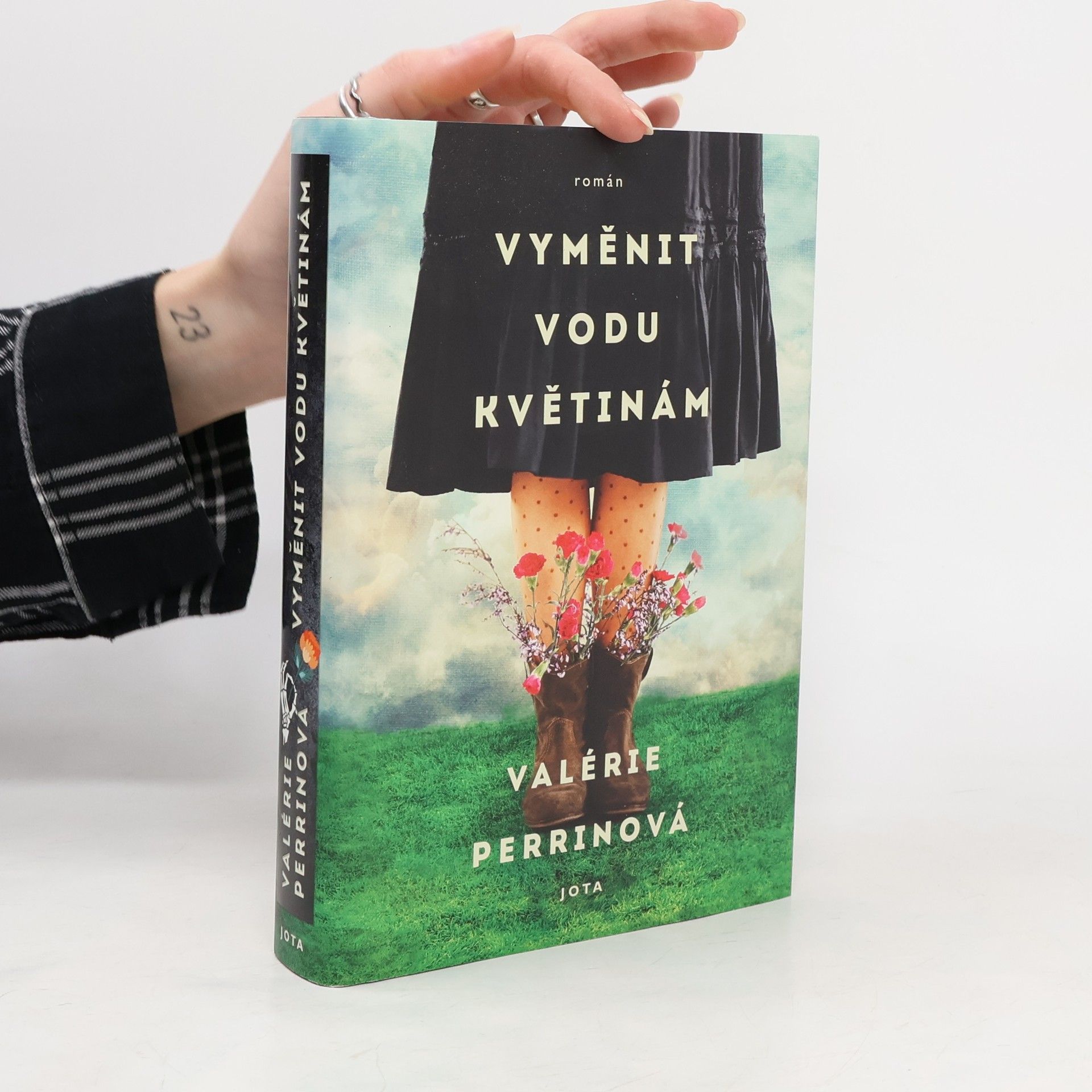 Vyměnit vodu květinám