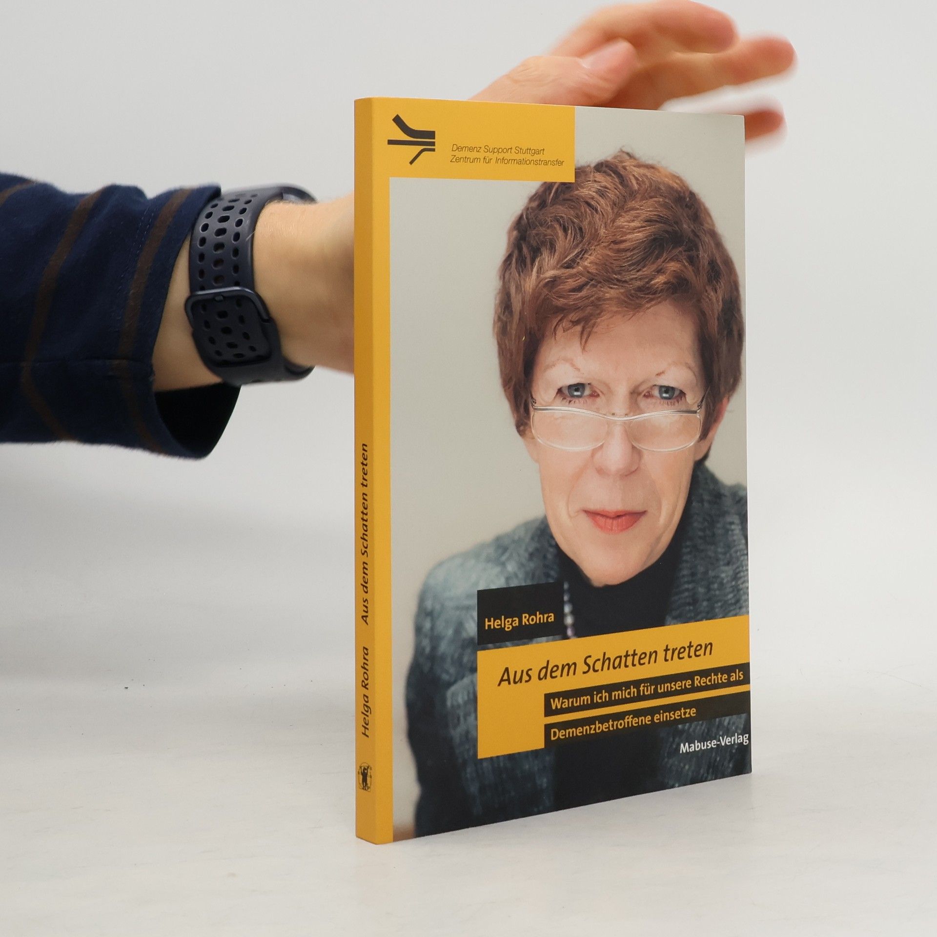 Aus dem Schatten treten