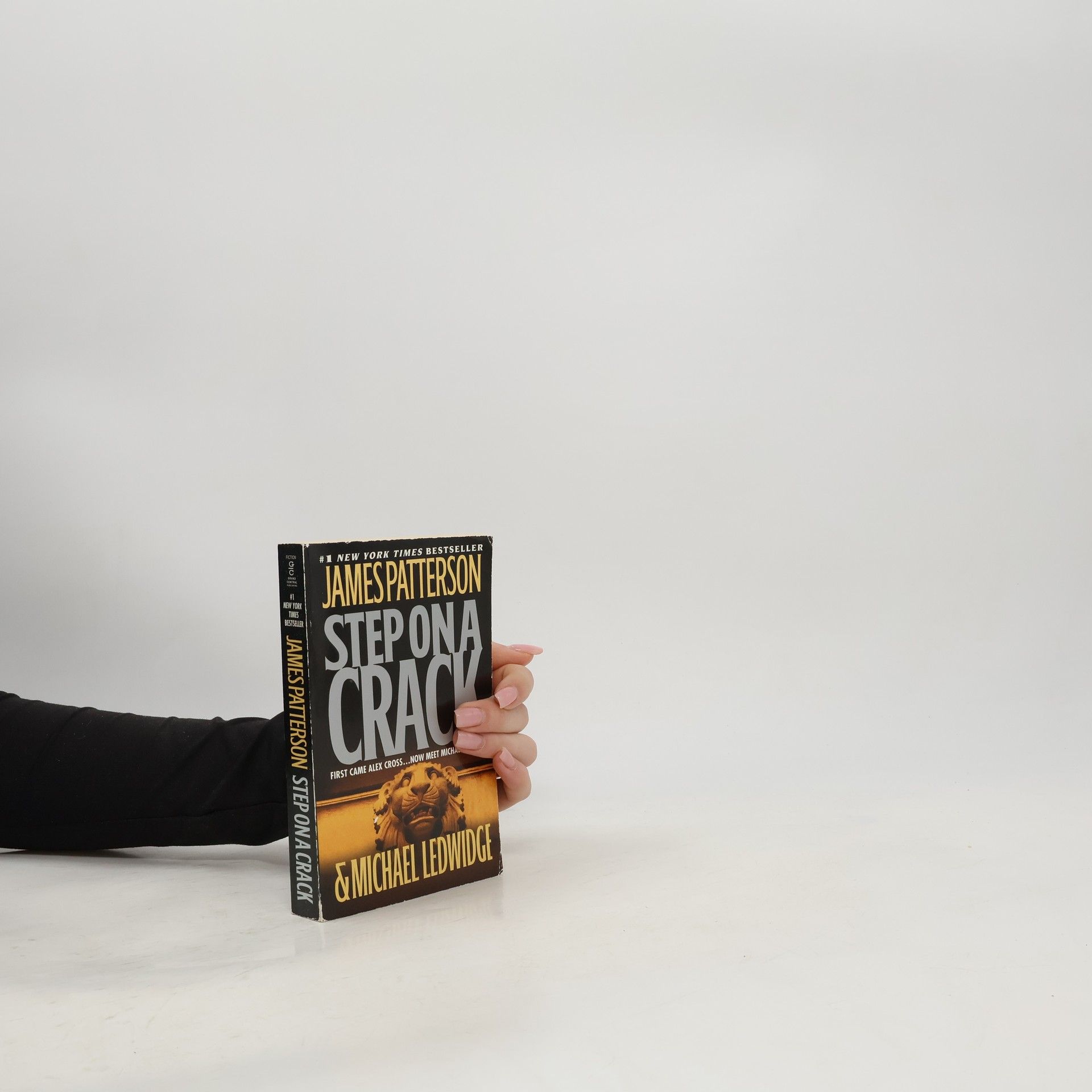 James Patterson A Michael Bennett Thriller - 1: Step on a Crack