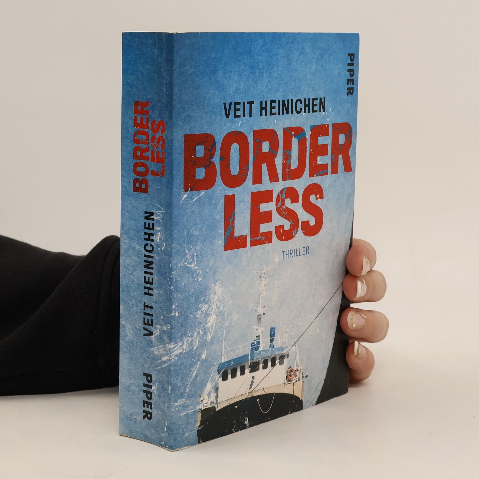 Veit Heinichen Borderless