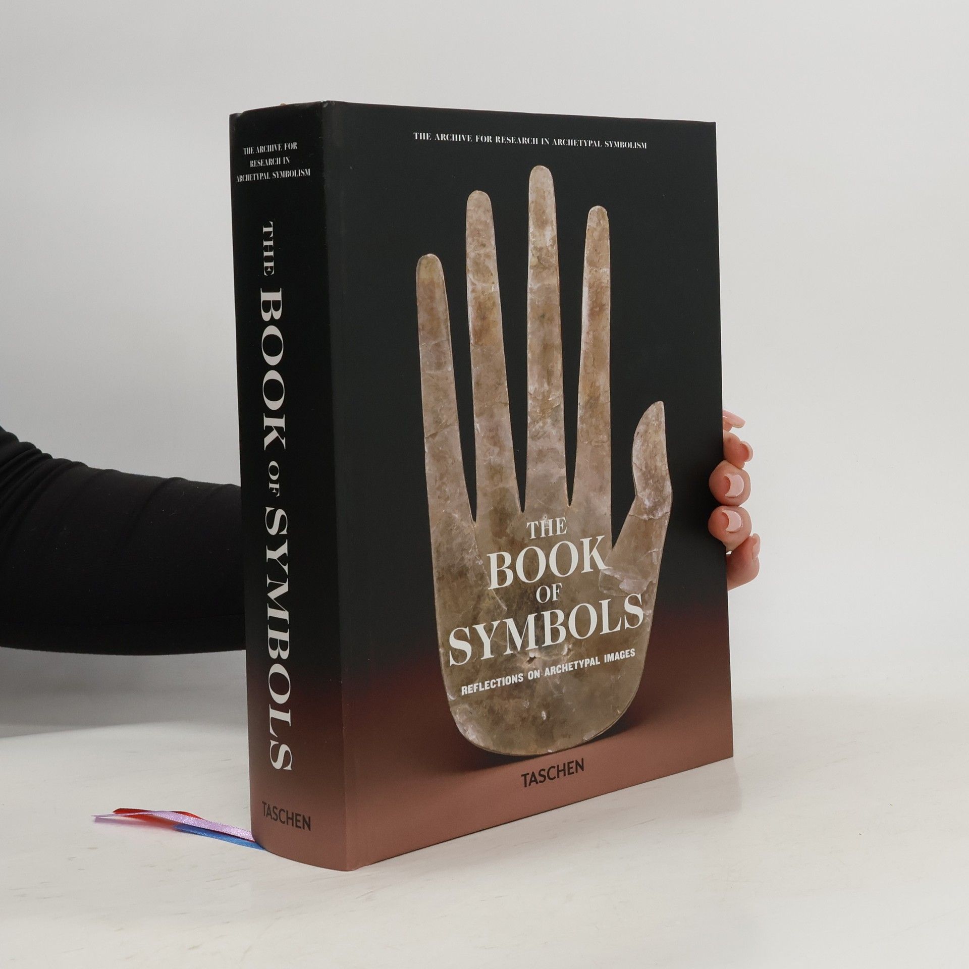 AA.VV. The book of symbols : Reflection of archetypal images