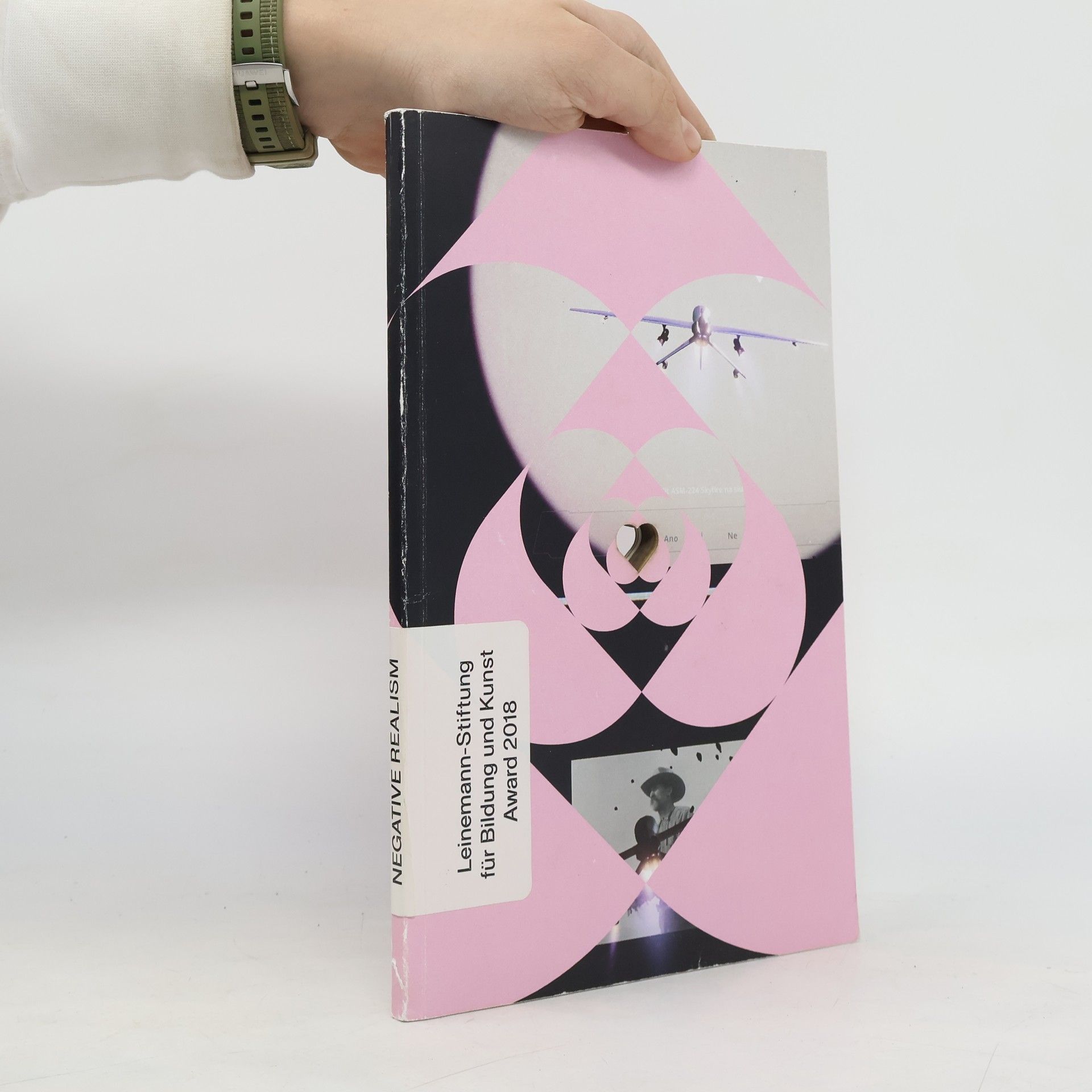 AA.VV. Negative Realism