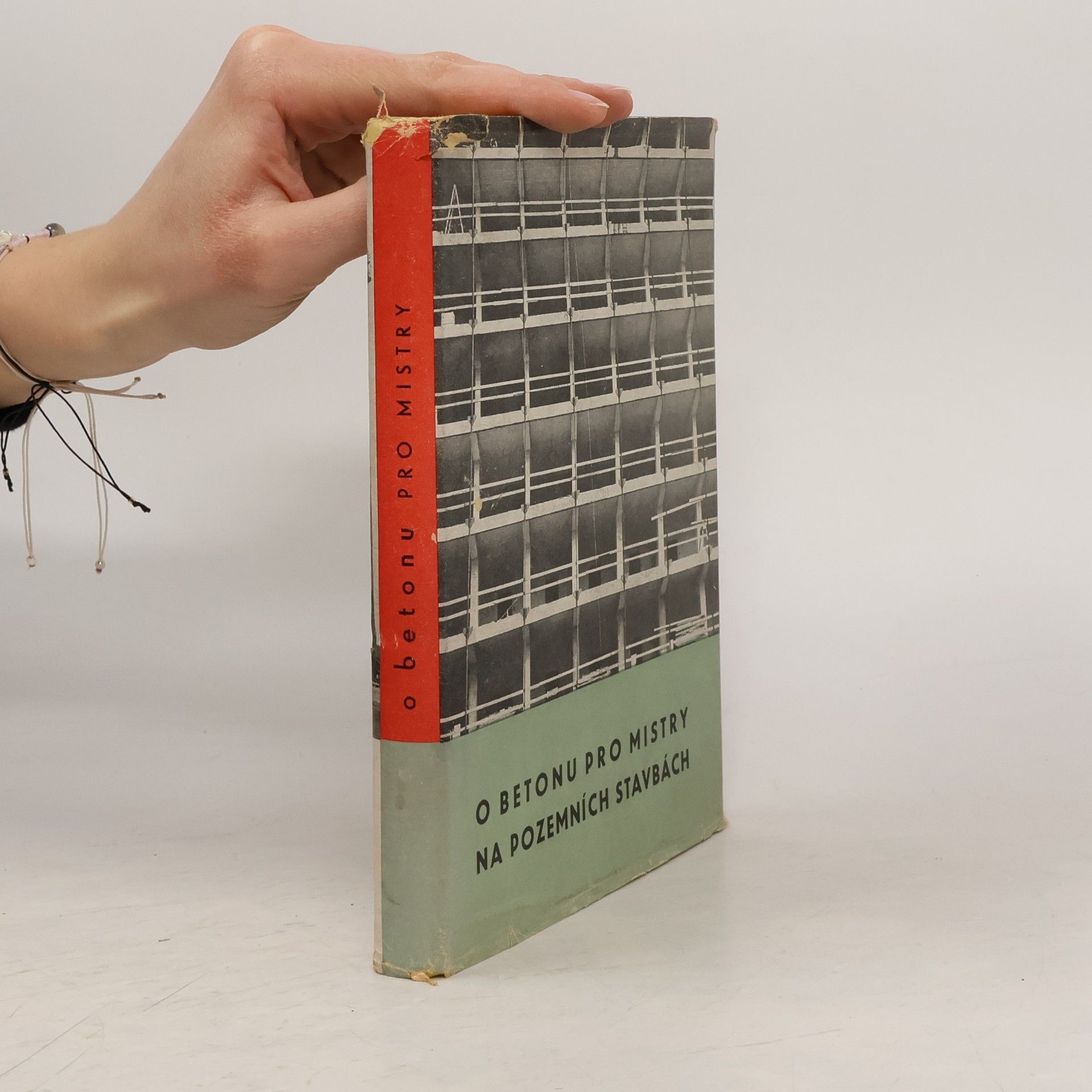 Ivo Augusta O betonu pro mistry na pozemních stavbách
