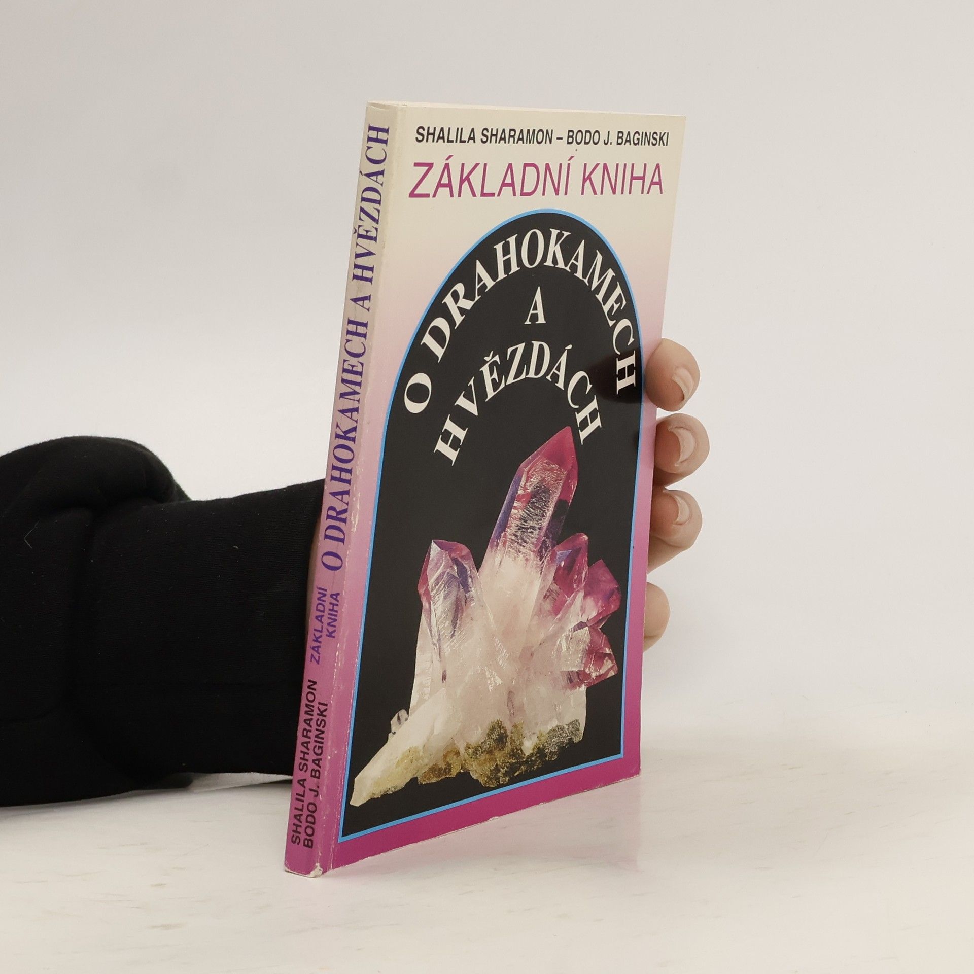 Shalila Sharamon Základní kniha o drahokamech a hvězdách. Tajemné síly drahých kamenů a jejich vztah k dvanácti znamením zvěrokruhu