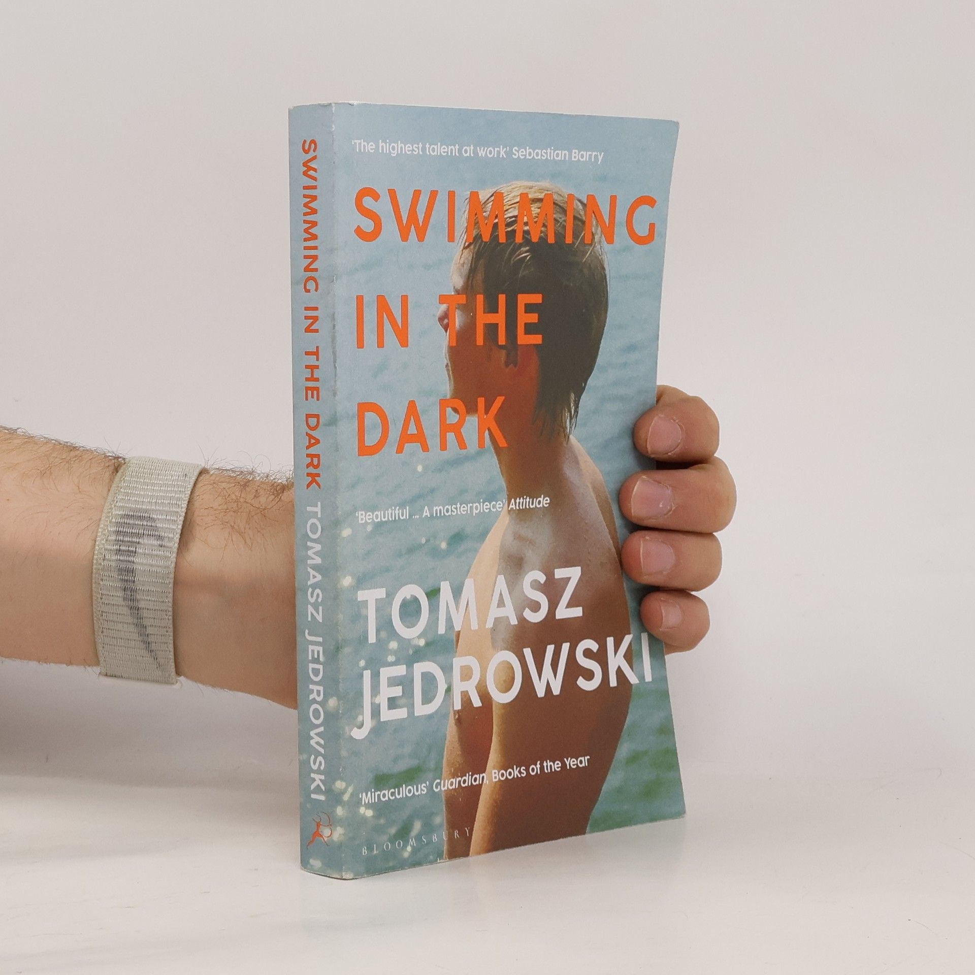 Tomasz Jędrowski Swimming in the dark