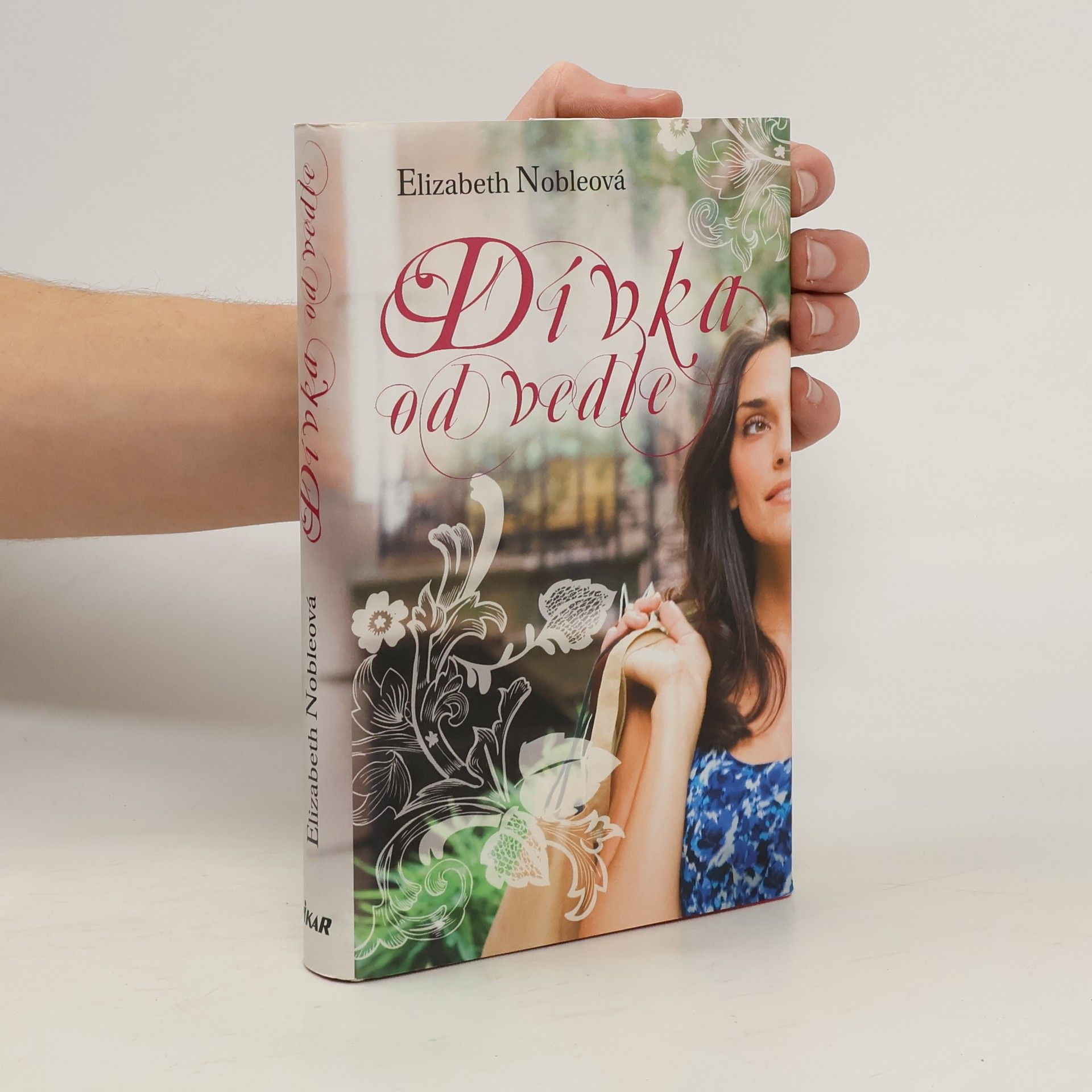 Elizabeth Noble Dívka od vedle