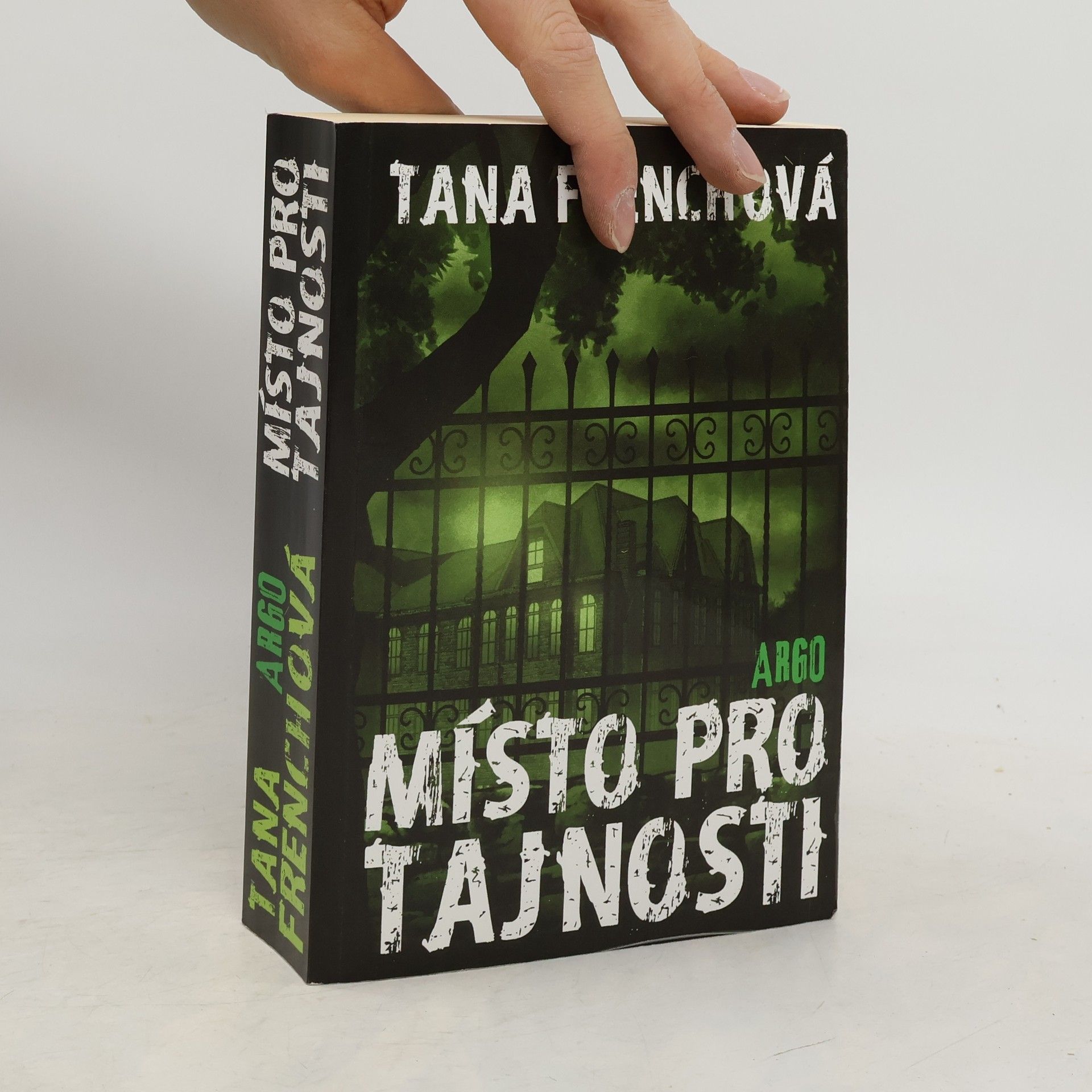 Tana French Místo pro tajnosti