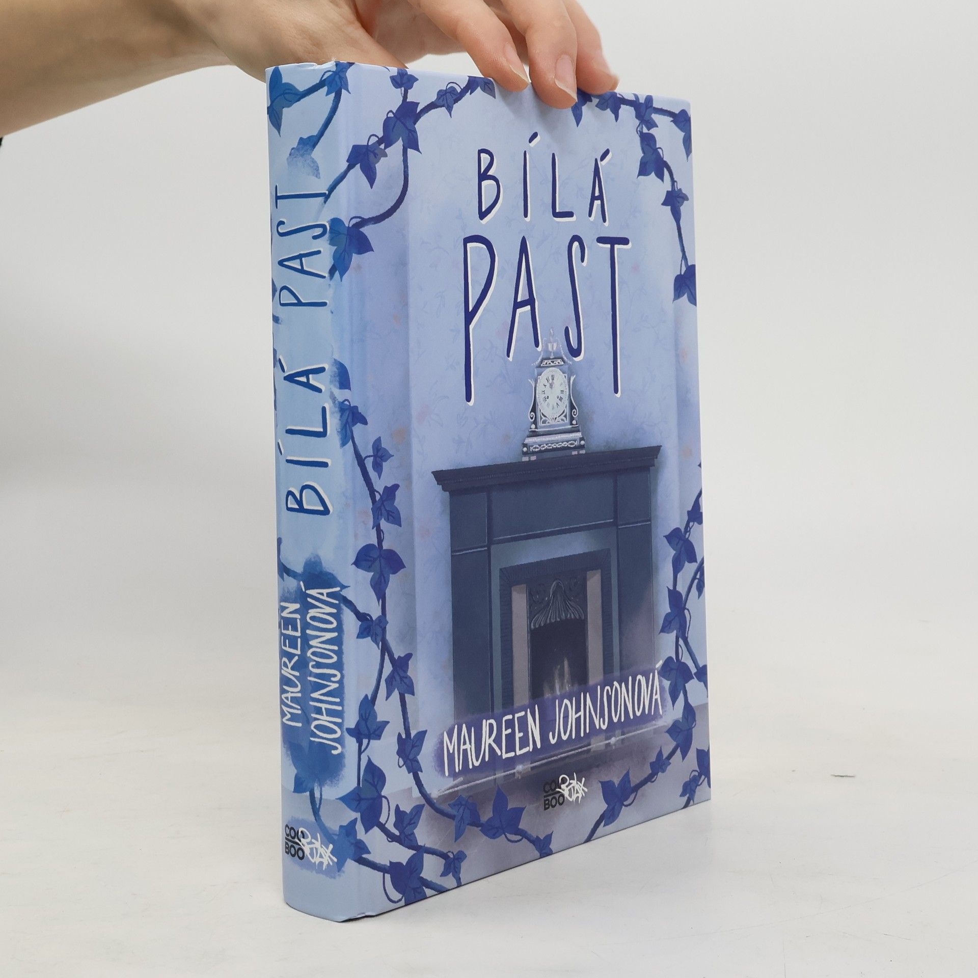 Maureen Johnson Bílá past