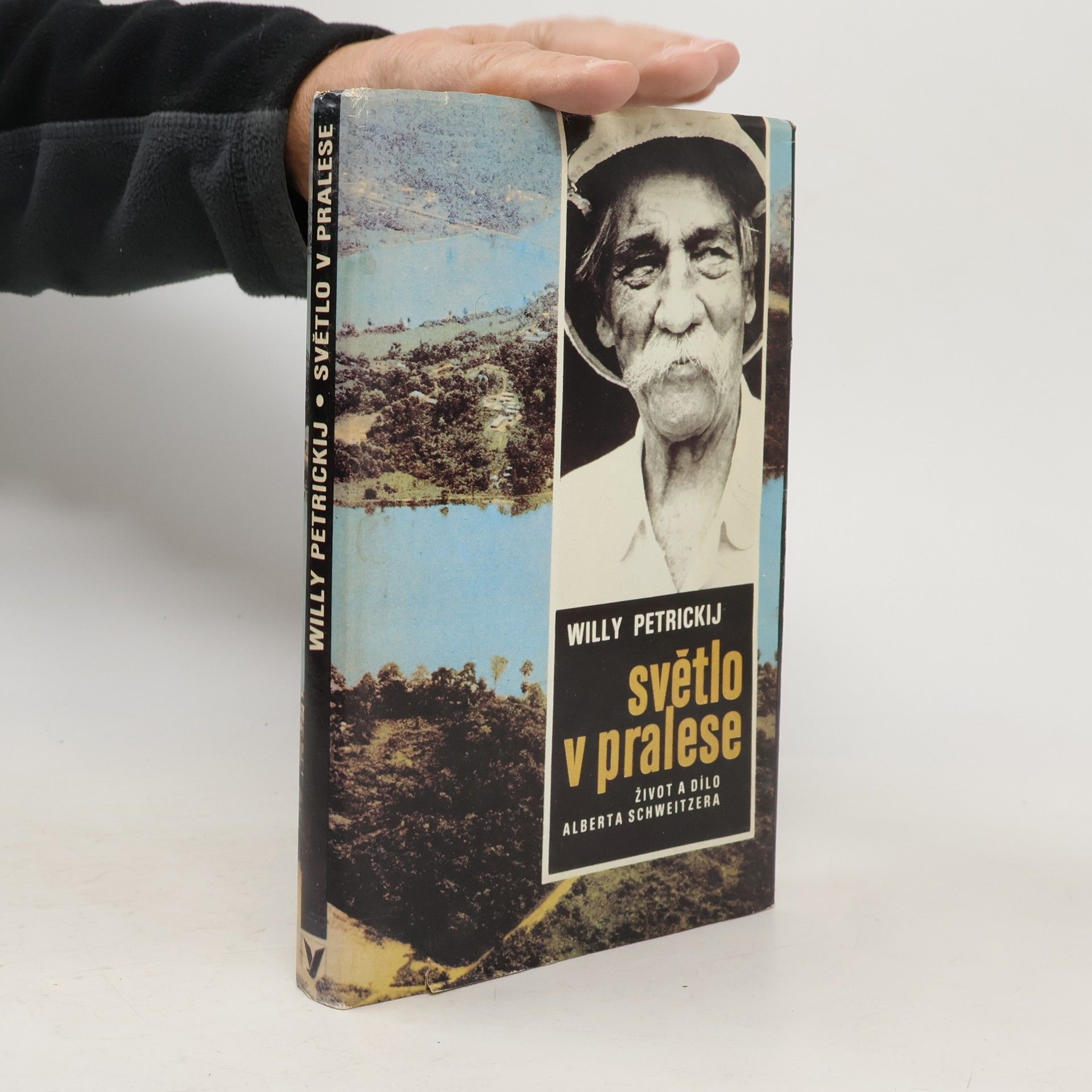 Villi Aleksandrovič Petrickij Světlo v pralese: život a dílo Alberta Schweitzera