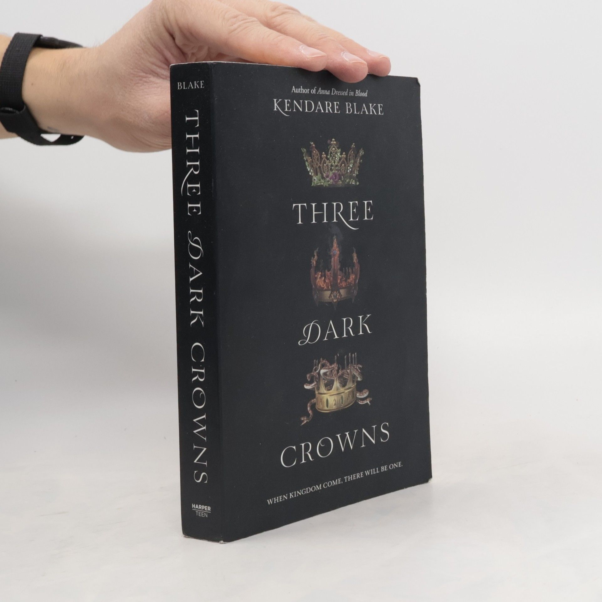 Kendare Blake Three Dark Crowns