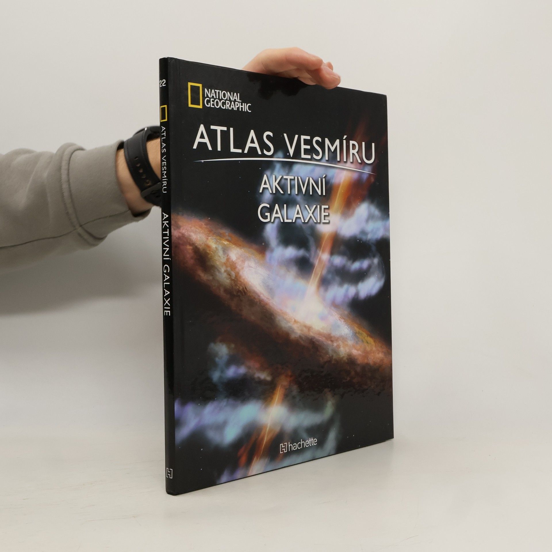 Kolektiv autorů Atlas Vesmíru 22. Aktivní galaxie