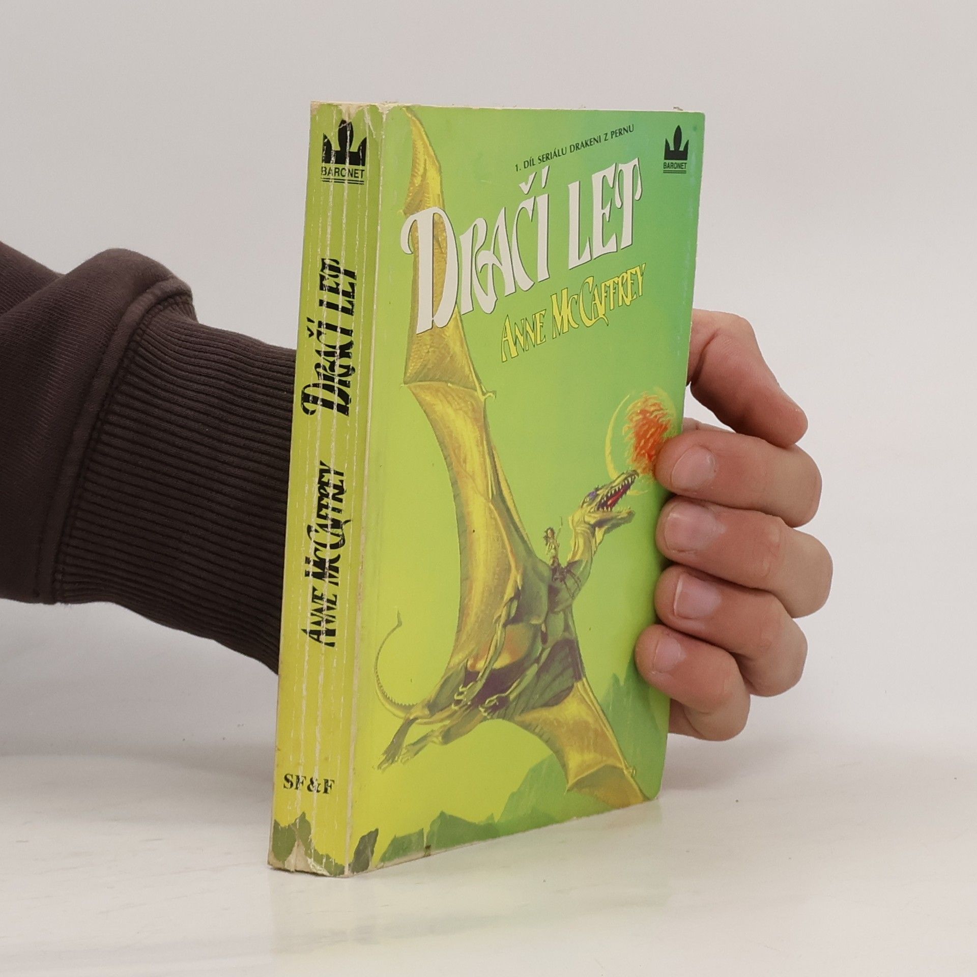Anne Mac Caffrey Drakeni z Pernu 1. Dračí let