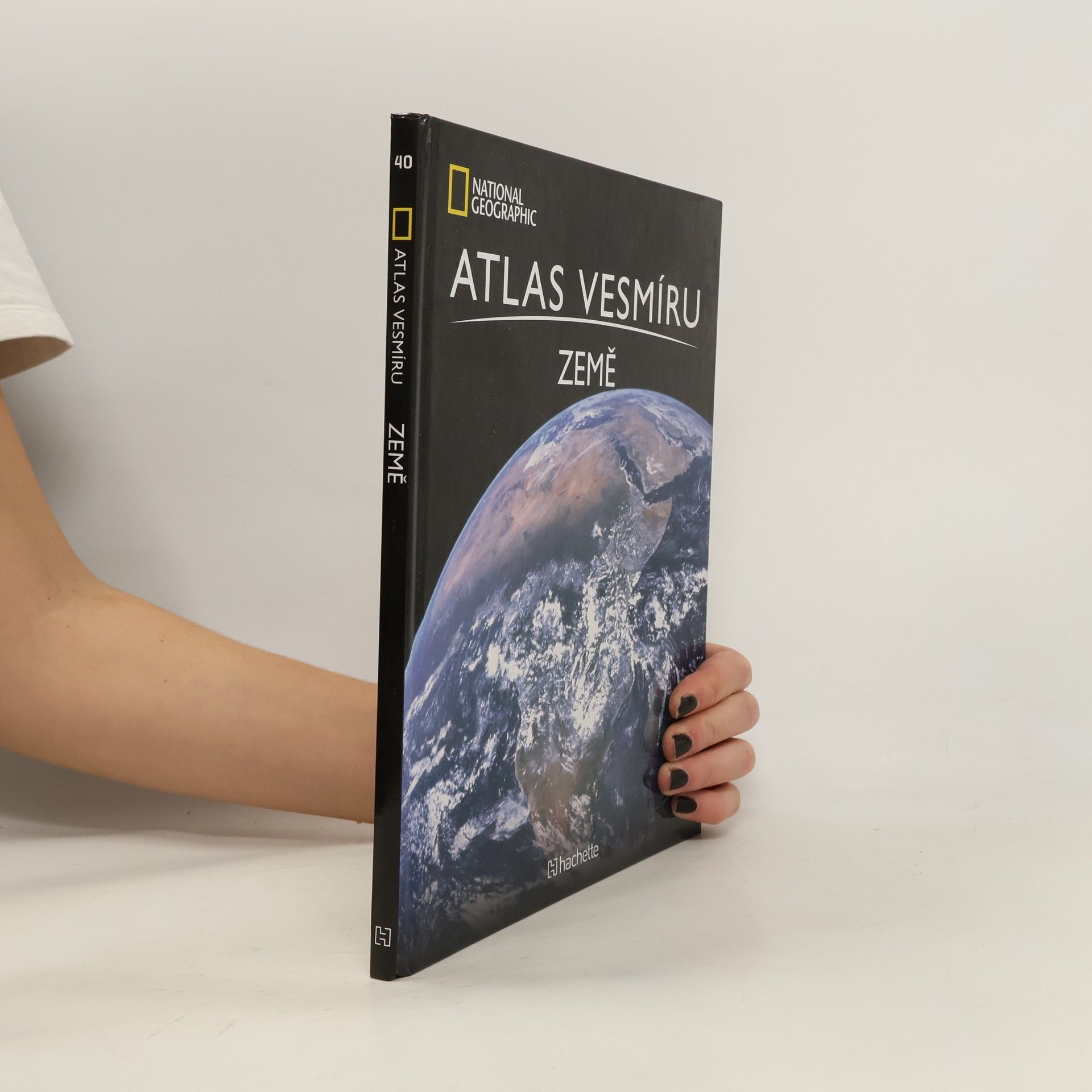 AA.VV. Atlas vesmíru 40. Země