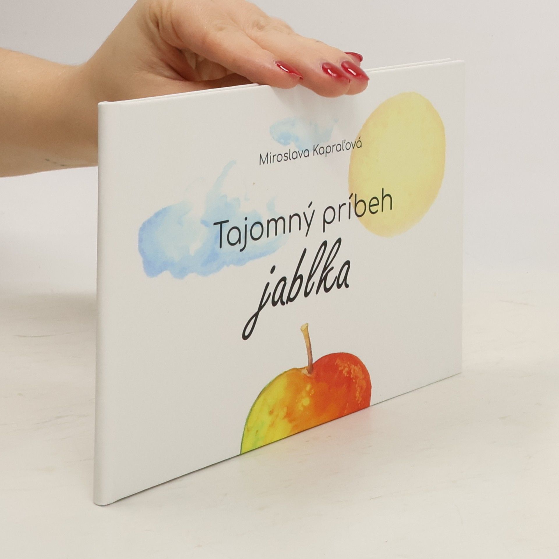 Miroslava Kapralová Tajomný príbeh jablka