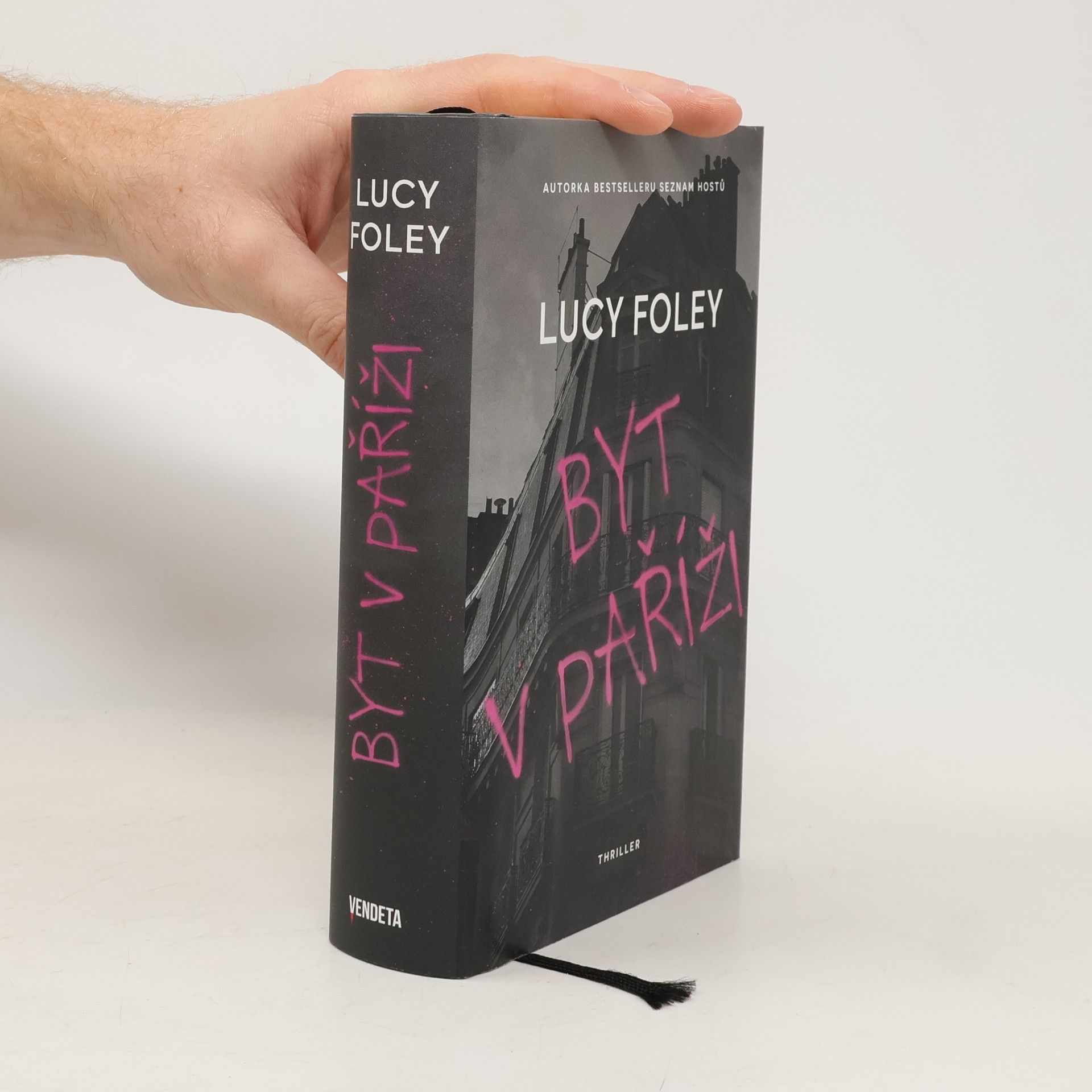 Lucy Foley Byt v Paříži