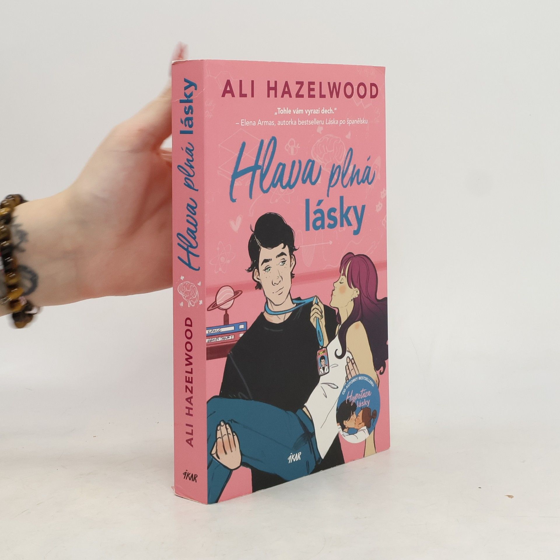 Ali Hazelwood Hlava plná lásky