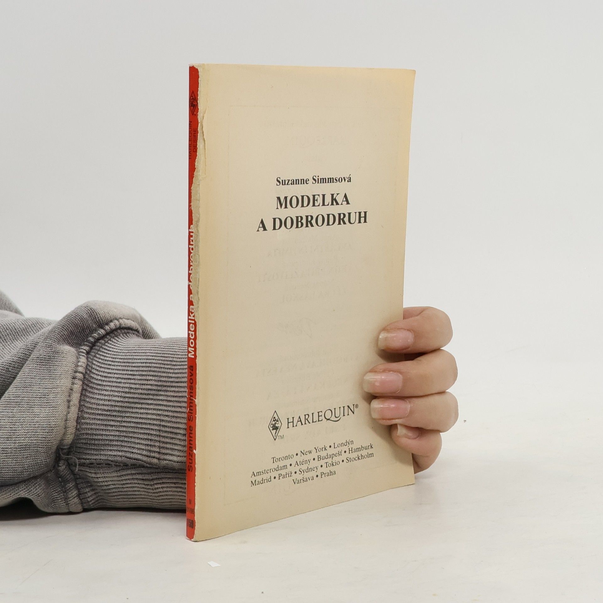 Suzanne Simms Modelka a dobrodruh