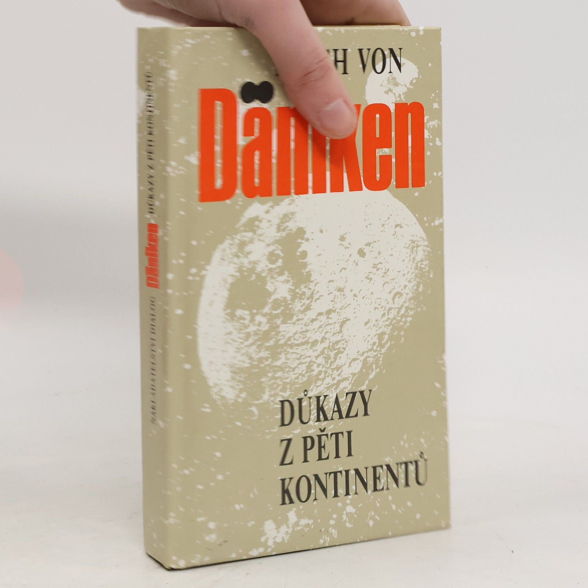 Erich von Däniken Důkazy z pěti kontinentů