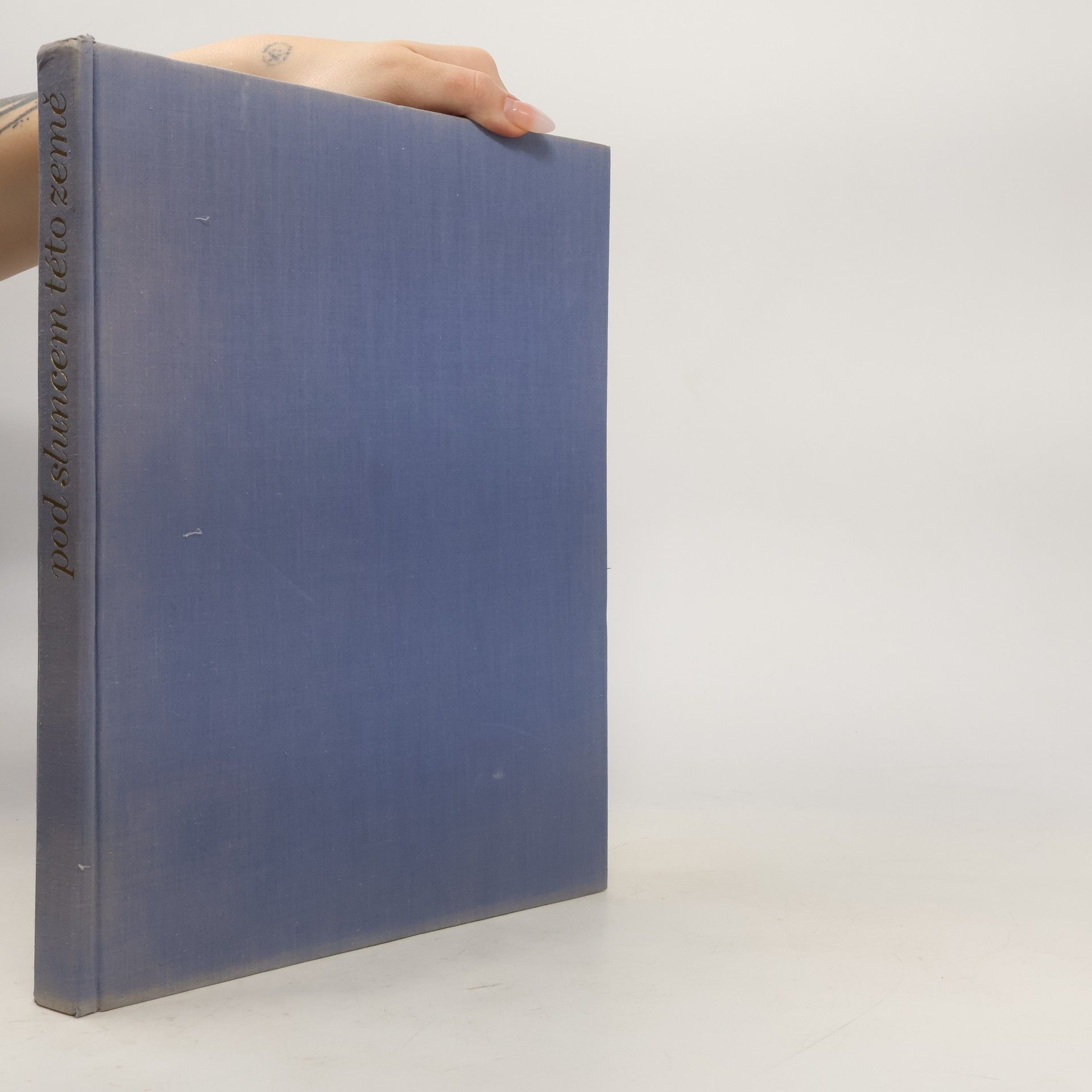 Pod sluncem této země