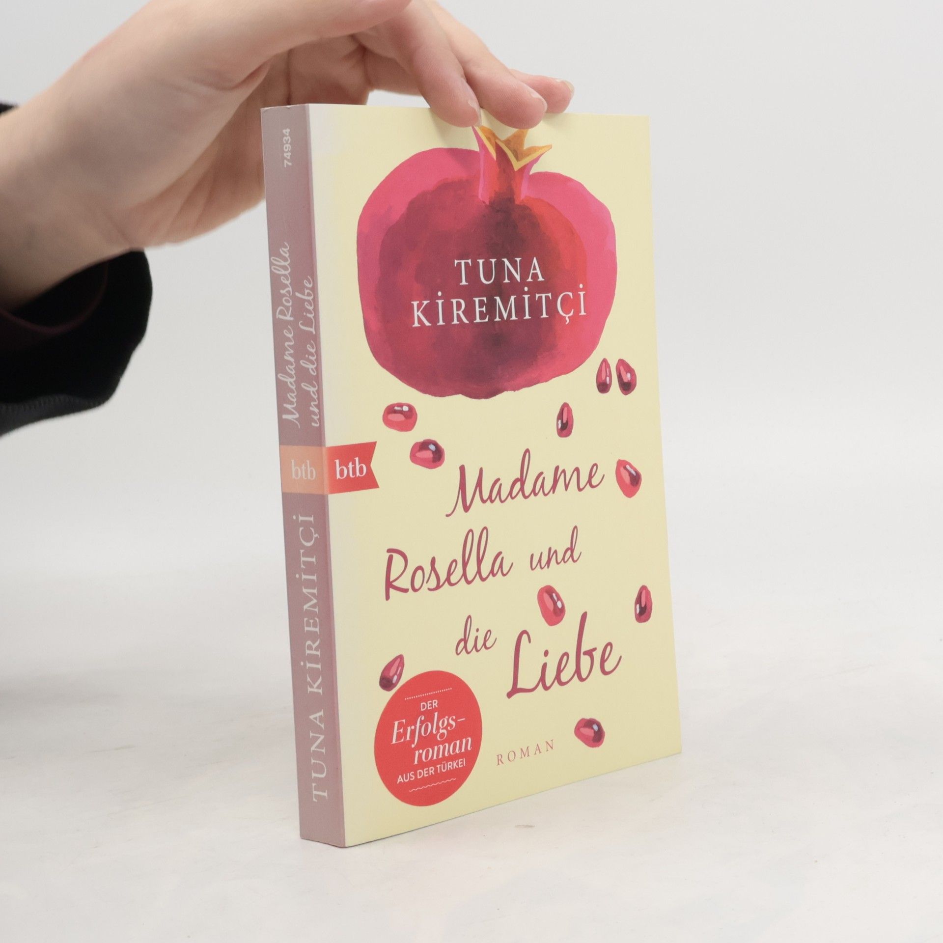 Tuna Kiremitc i. Madame Rosella und die Liebe