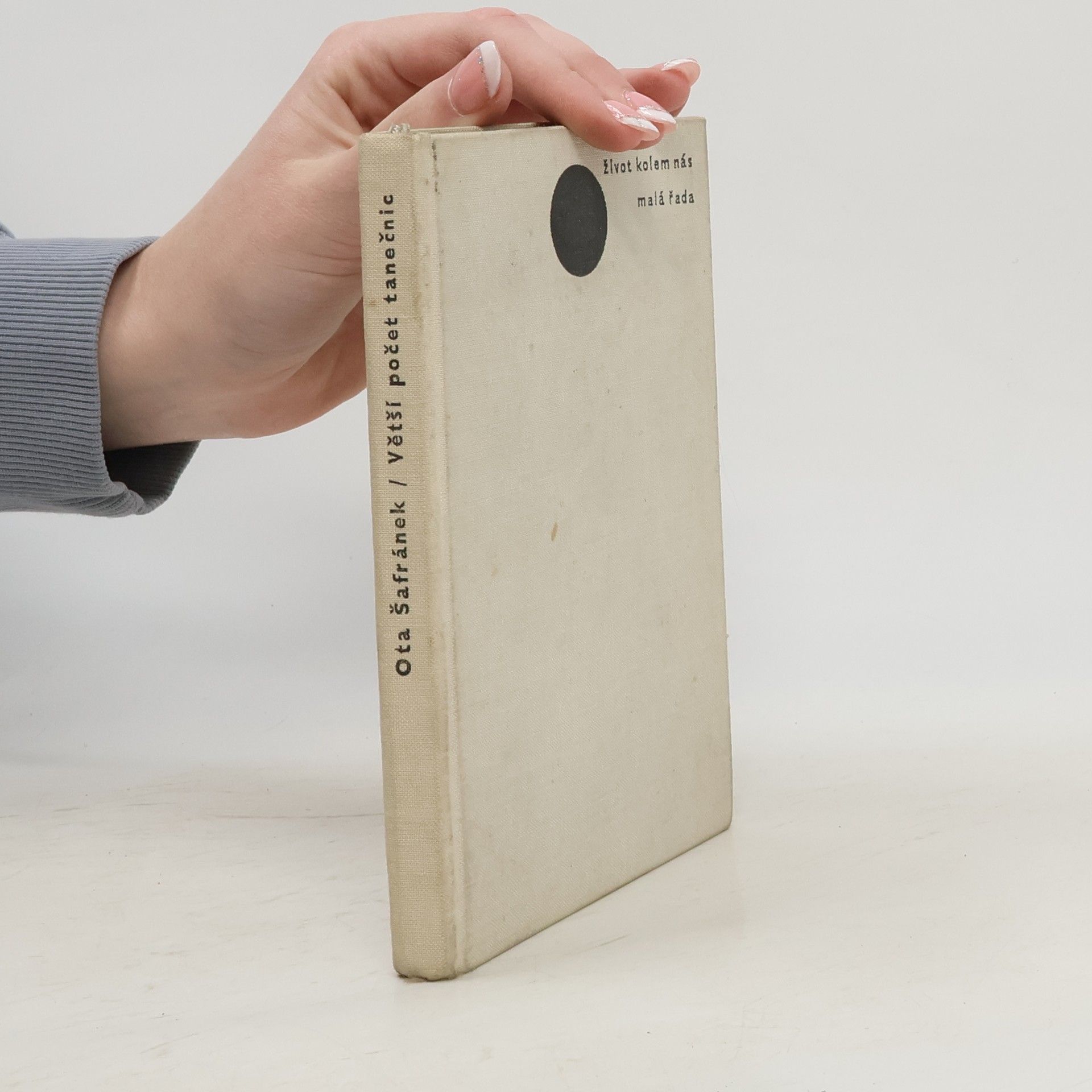 Větší počet tanečnic