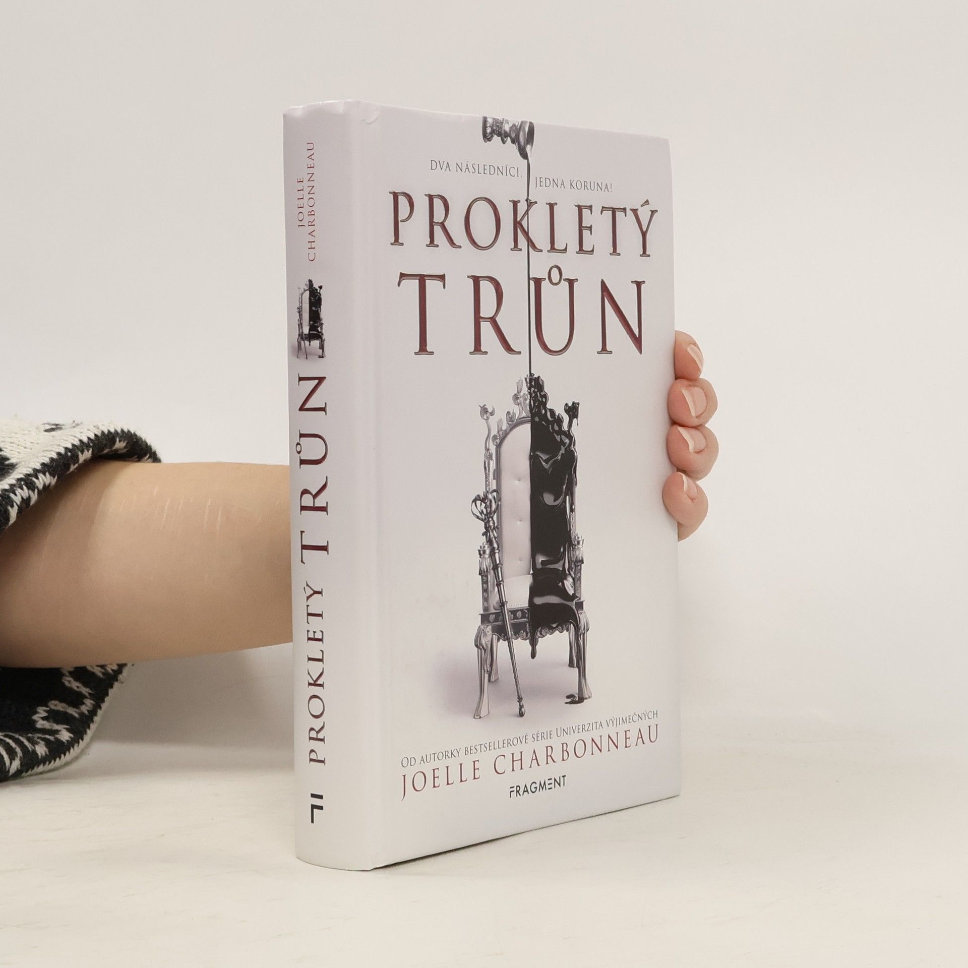 Joelle Charbonneau Prokletý trůn