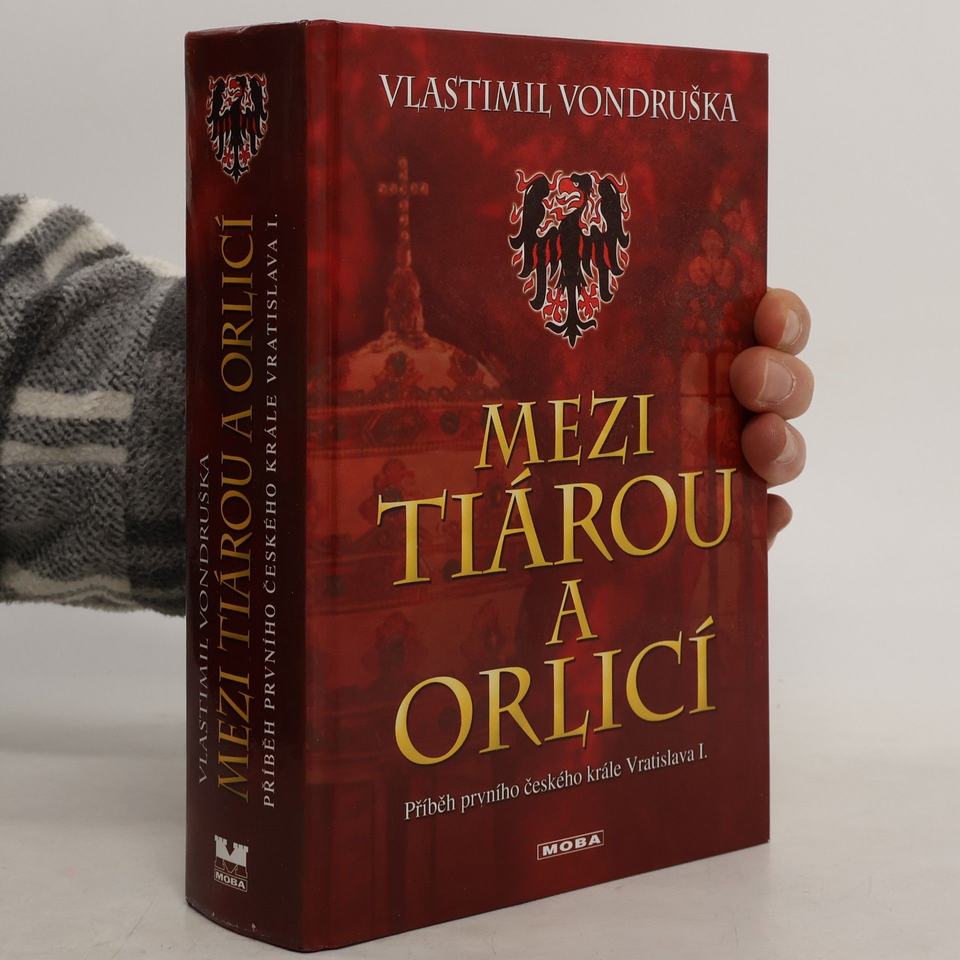 Vlastimil Vondruška Mezi tiárou a orlicí : příběh prvního českého krále Vratislava I.