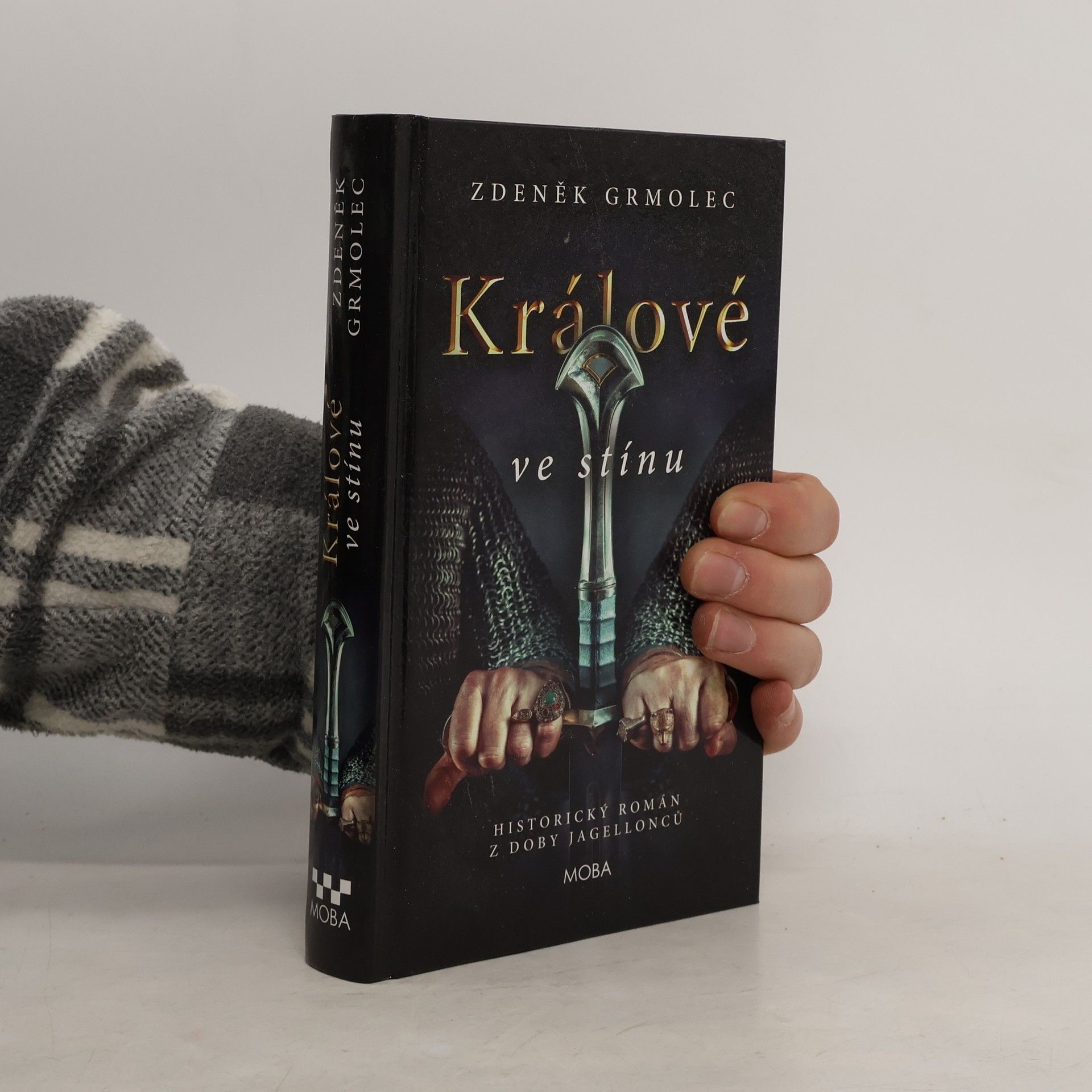 Králové ve stínu